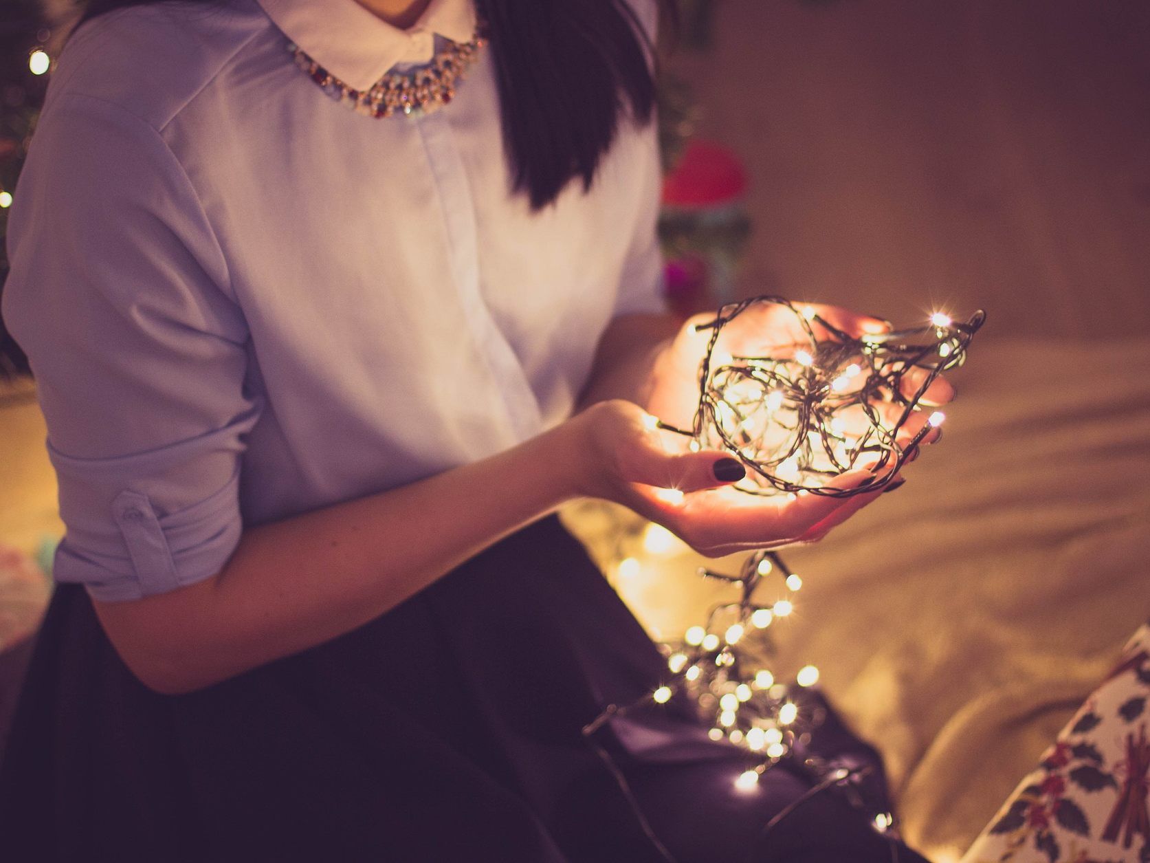 Mehr als die Hälfte der Singles feiert Weihnachten mit der Familie . Mehr als die Hälfte der Singles feiert Weihnachten mit der Familie .