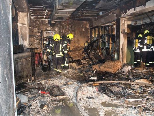 Die Pizzeria brannte bei der Explosion komplett aus. Die Pizzeria brannte bei der Explosion komplett aus.