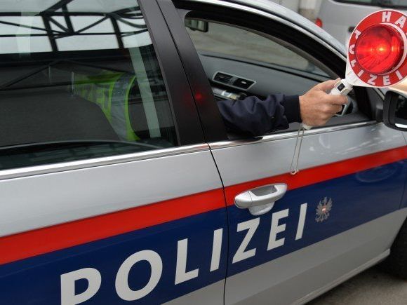 Ein 17-Jähriger ohne Führerschein raste am Wiener Gürtel der Polizei davon