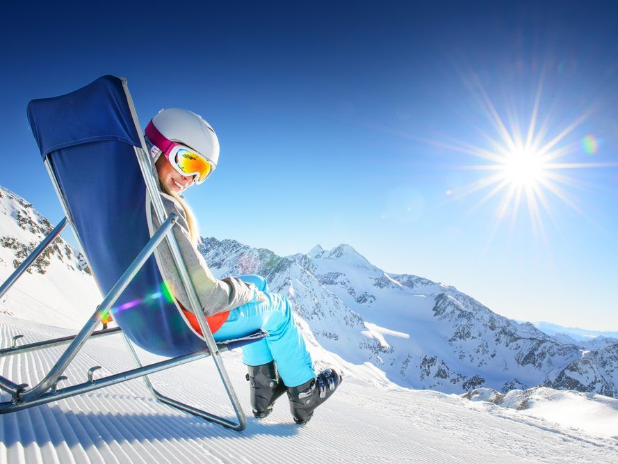 Ein Hauch von Luxus: Winterglamping statt einfachem Camping.