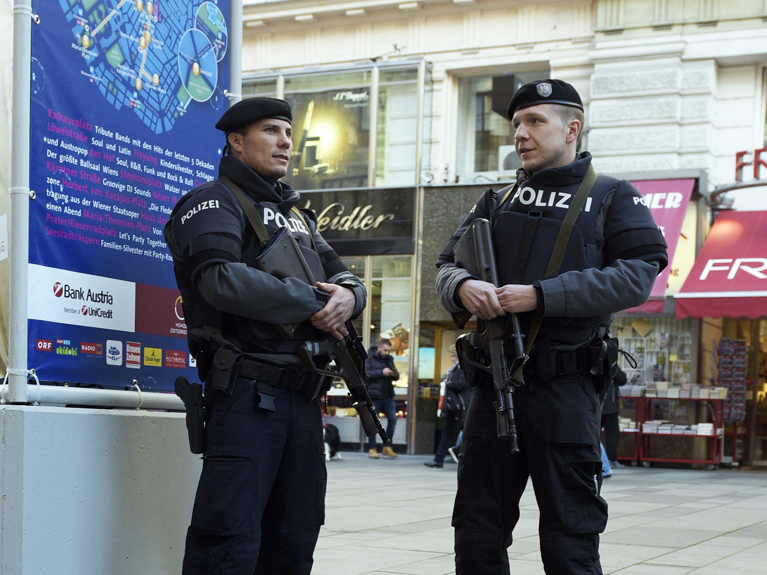 Bereits in den letzten Jahren gab es am Wiener Silvesterpfad großes Polizeiaufgebot Bereits in den letzten Jahren gab es am Wiener Silvesterpfad großes Polizeiaufgebot