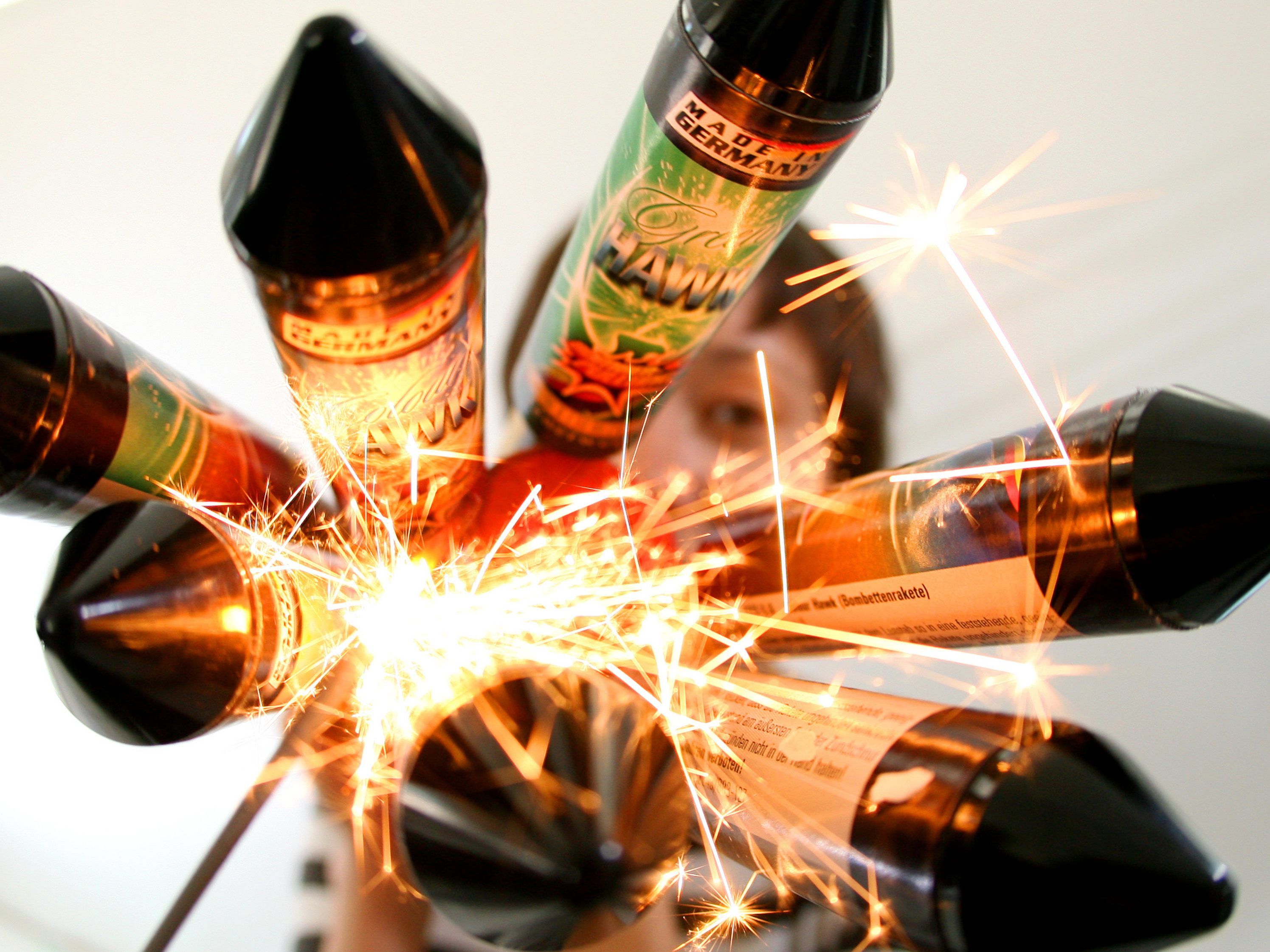 Vor allem junge Menschen verletzen sich zu Silvester mit Raketen.