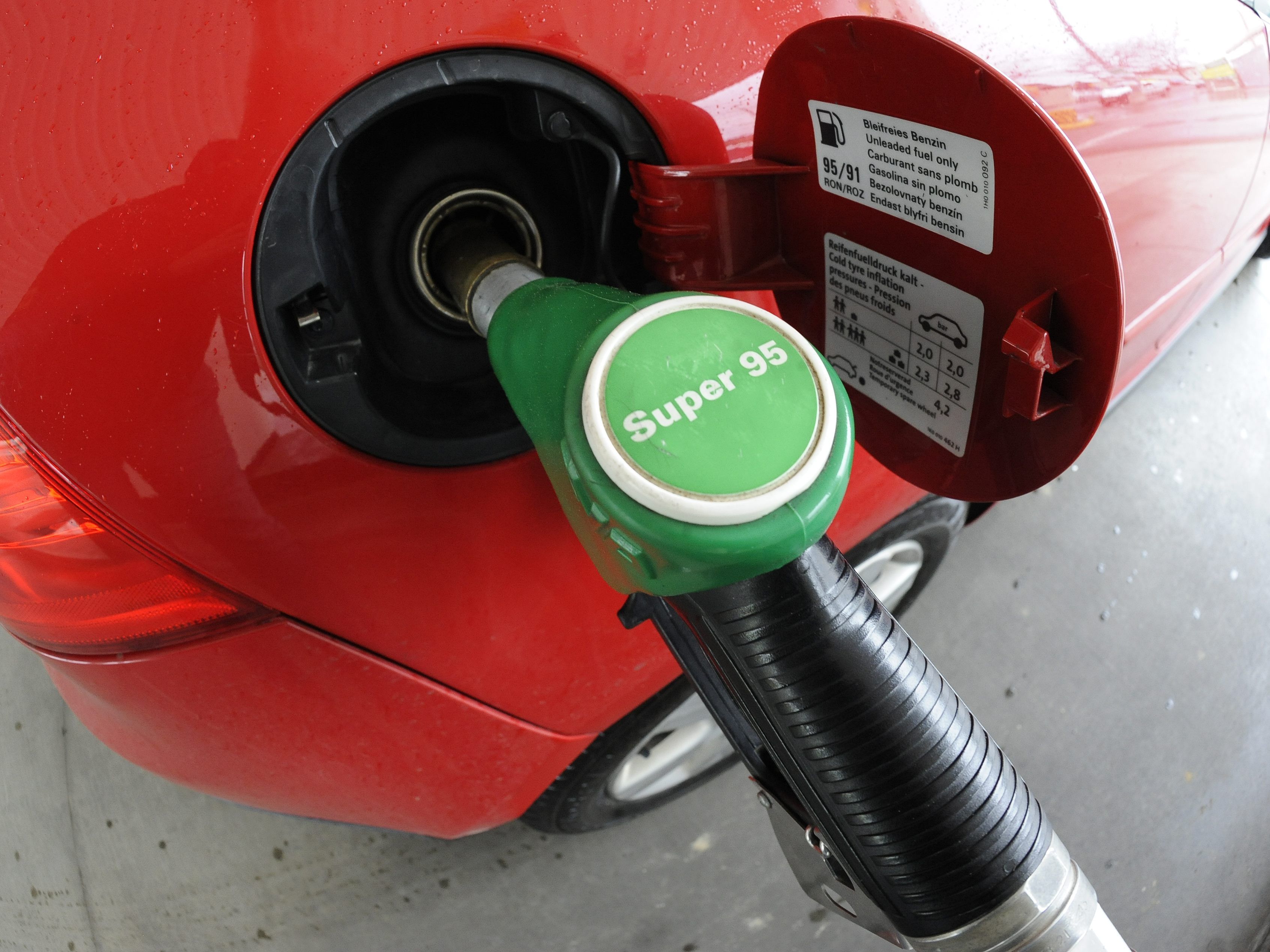 Die Spritpreise sind in Österreich stark gestiegen.