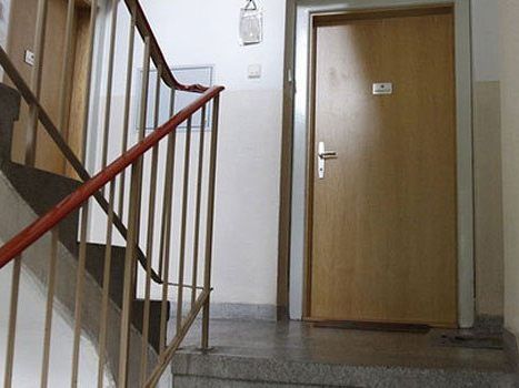 Eine Unbekannte drang in die Wohnung einer Wiener Pensionistin ein