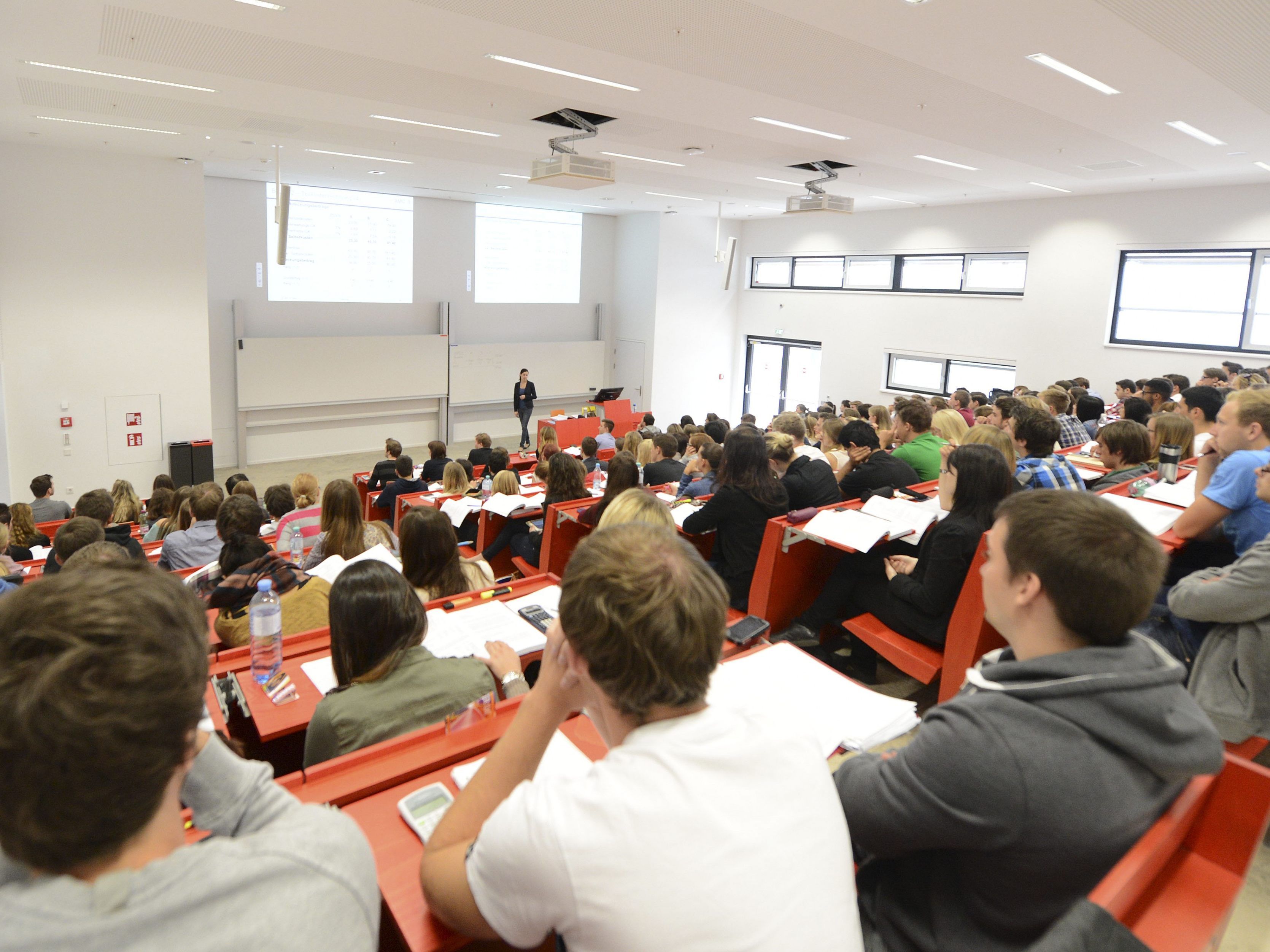 ÖH und SPÖ stellen sich gegen neue Studiengebühren.