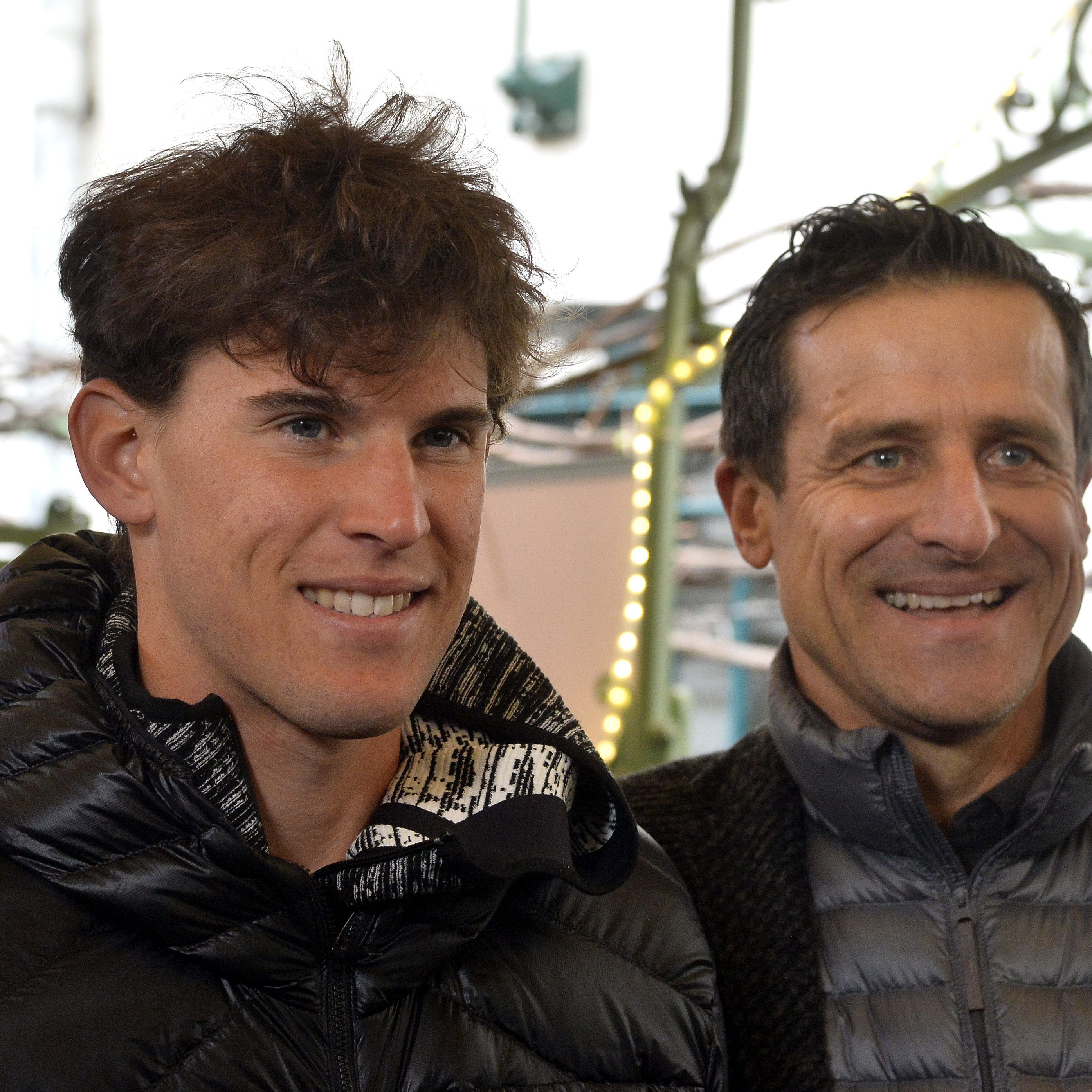 Dominik Thiem (l.) stand zwei Tage vor Weihnachten mit Generali-Open-Turnierdirektor Alexander Antonitsch (r.) der Presse in Kitzbühel Rede und Antwort