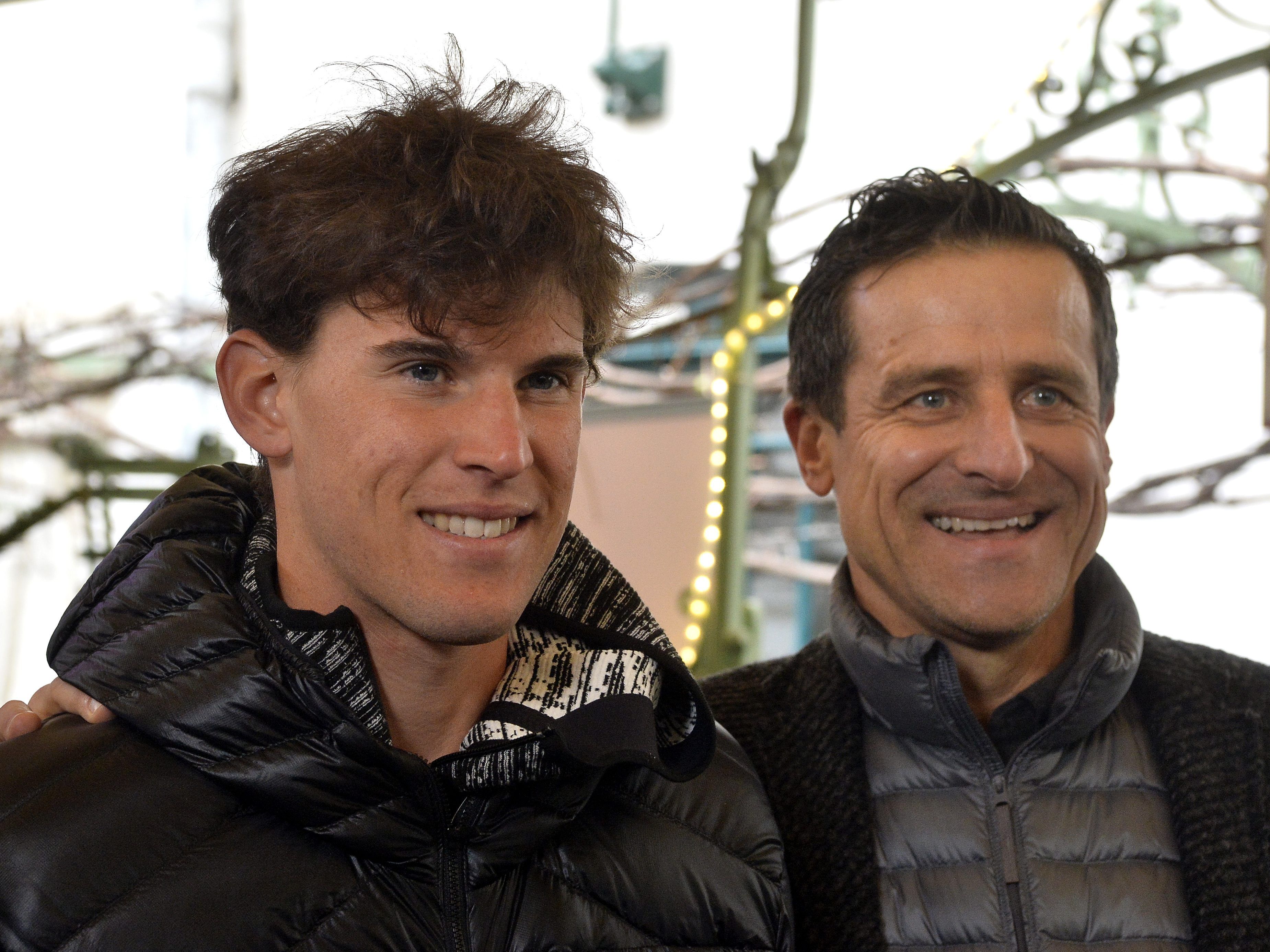 Dominik Thiem (l.) stand zwei Tage vor Weihnachten mit Generali-Open-Turnierdirektor Alexander Antonitsch (r.) der Presse in Kitzbühel Rede und Antwort