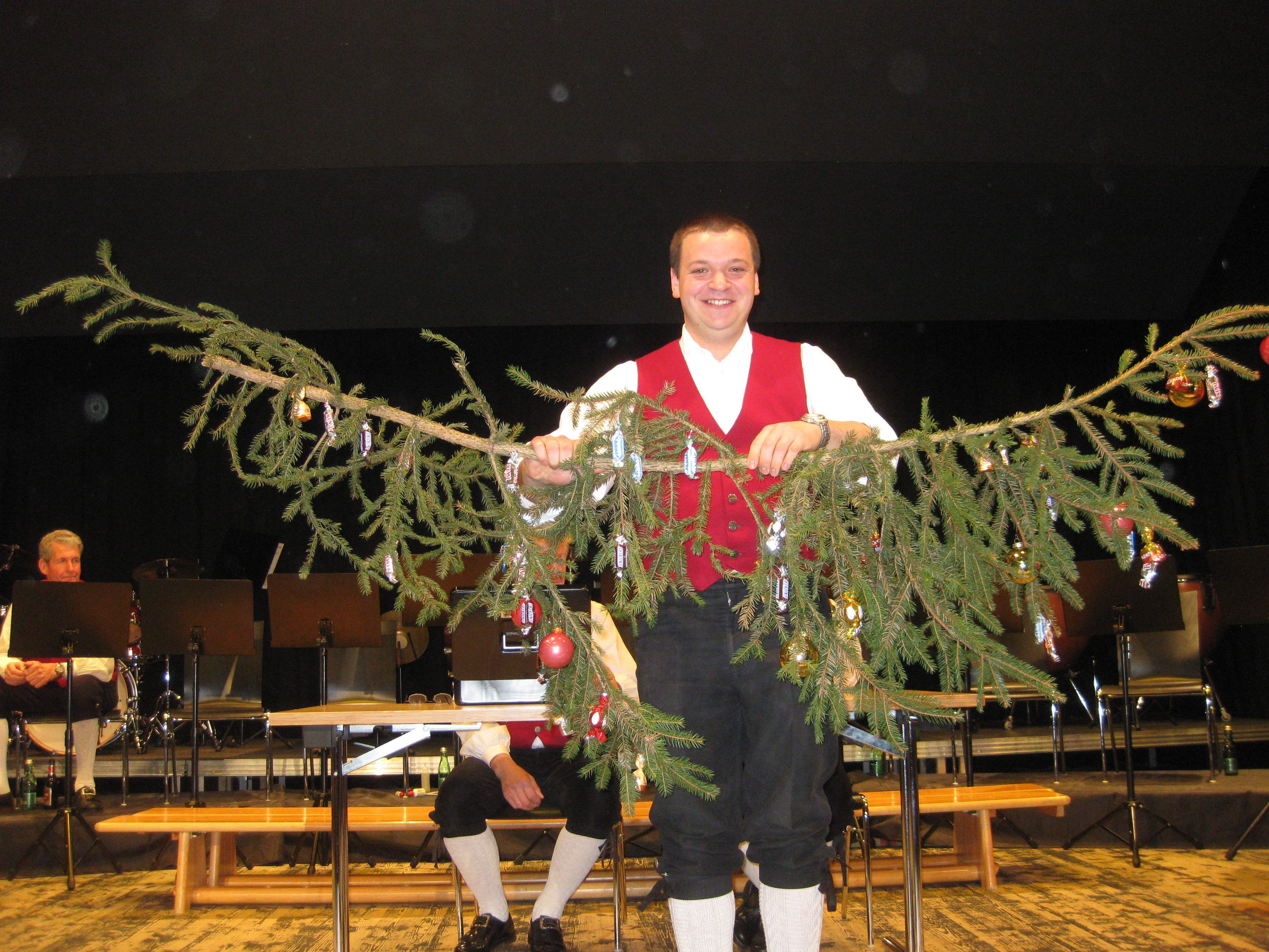 Höhepunkt der Veranstaltung war die traditionelle Christbaumversteigerung.
