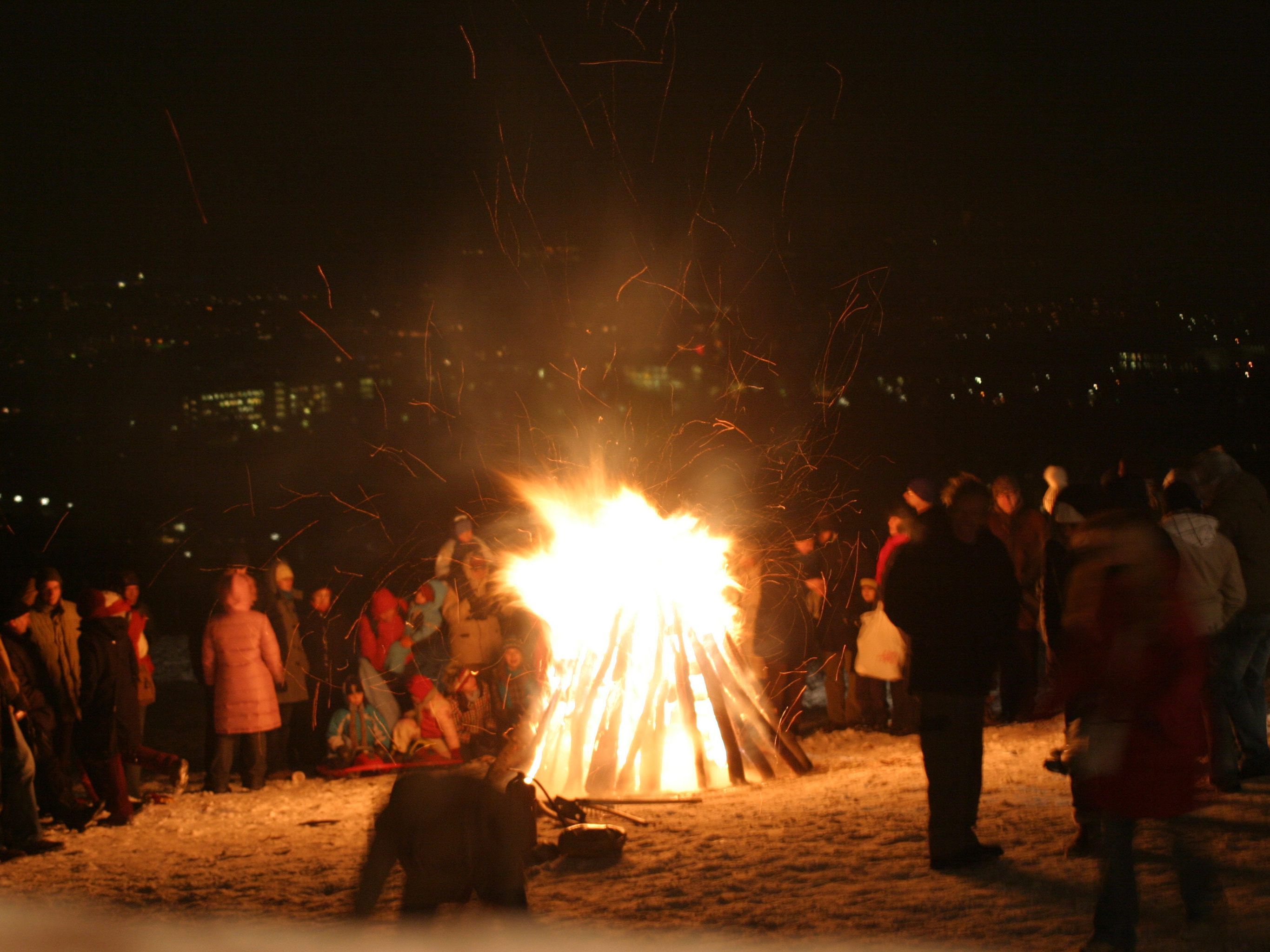 Am Wilhelminenberg brennt wieder das Weihnachtsfeuer