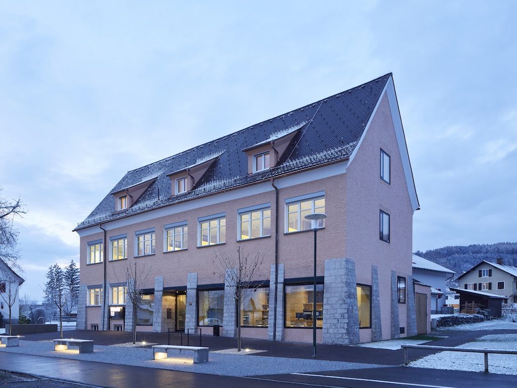 Die Schulden in der Vorderlandgemeinde Zwischenwasser steigen weiter an. Größte Investition im Jahr 2018 ist die zweite Bauetappe der Sanierung Furxstraße. Die Schulden in der Vorderlandgemeinde Zwischenwasser steigen weiter an. Größte Investition im Jahr 2018 ist die zweite Bauetappe der Sanierung Furxstraße.