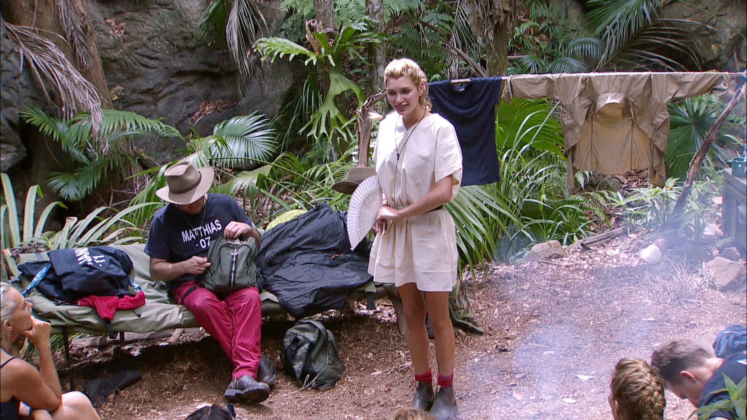 Tag 6 im Camp. Giuliana Farfalla verkündet ihren Mitcampern das sie freiwillig das Camp verlässt. Die Verwendung des Materials der Mediengruppe RTL ist nur zur redaktionellen Berichterstattung im Zusammenhang mit der Sendung unter Angabe der Credits/Quellenangabe und Beachtung der unter http://kommunikation.mediengruppe-rtl.de genannten AGB erlaubt. Tag 6 im Camp. Giuliana Farfalla verkündet ihren Mitcampern das sie freiwillig das Camp verlässt. Die Verwendung des Materials der Mediengruppe RTL ist nur zur redaktionellen Berichterstattung im Zusammenhang mit der Sendung unter Angabe der Credits/Quellenangabe und Beachtung der unter http://kommunikation.mediengruppe-rtl.de genannten AGB erlaubt.