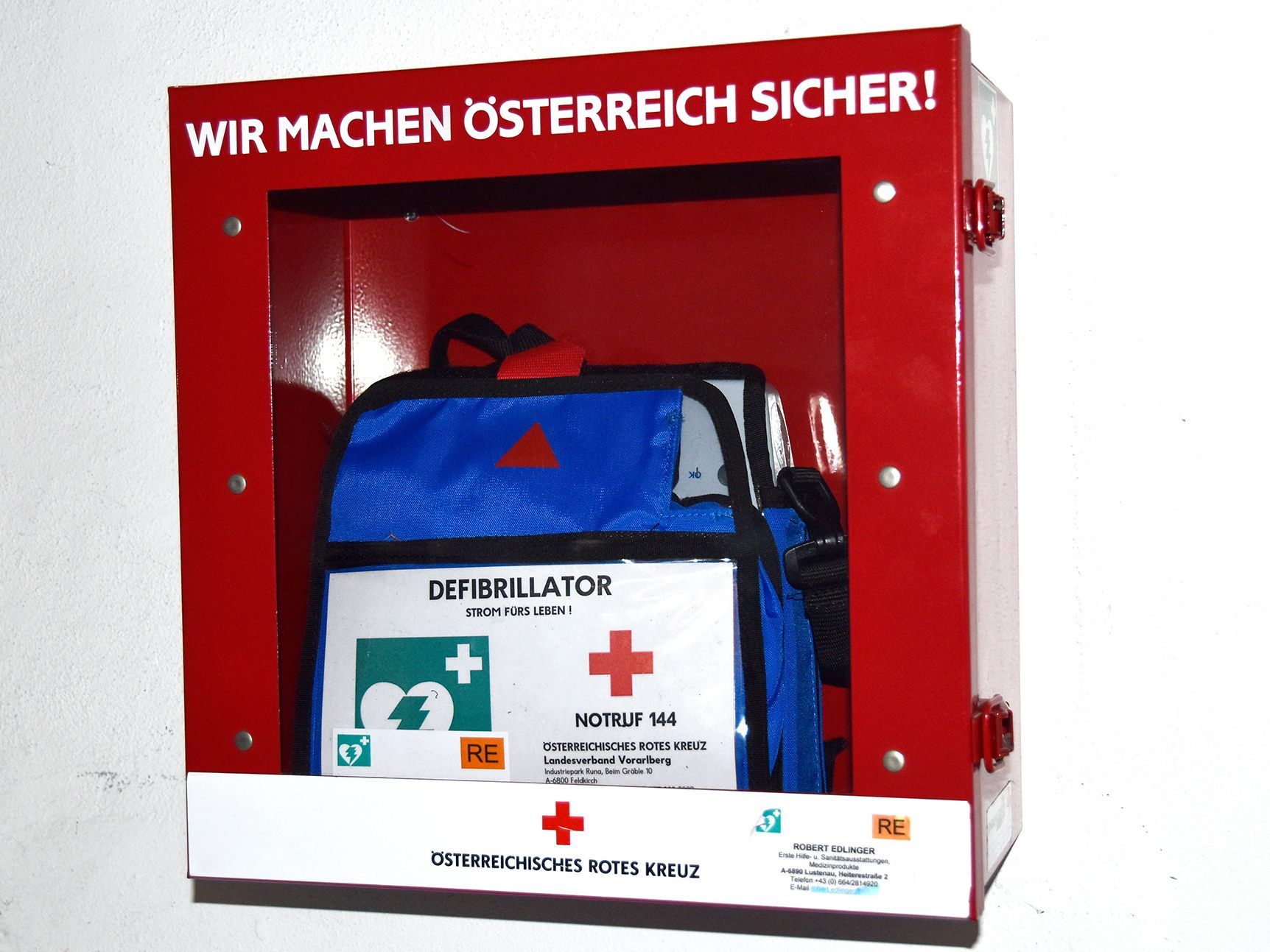 In den Sporthallen der Mittelschulen Rankweil ist ab sofort ein Defibrillator installiert. In den Sporthallen der Mittelschulen Rankweil ist ab sofort ein Defibrillator installiert.