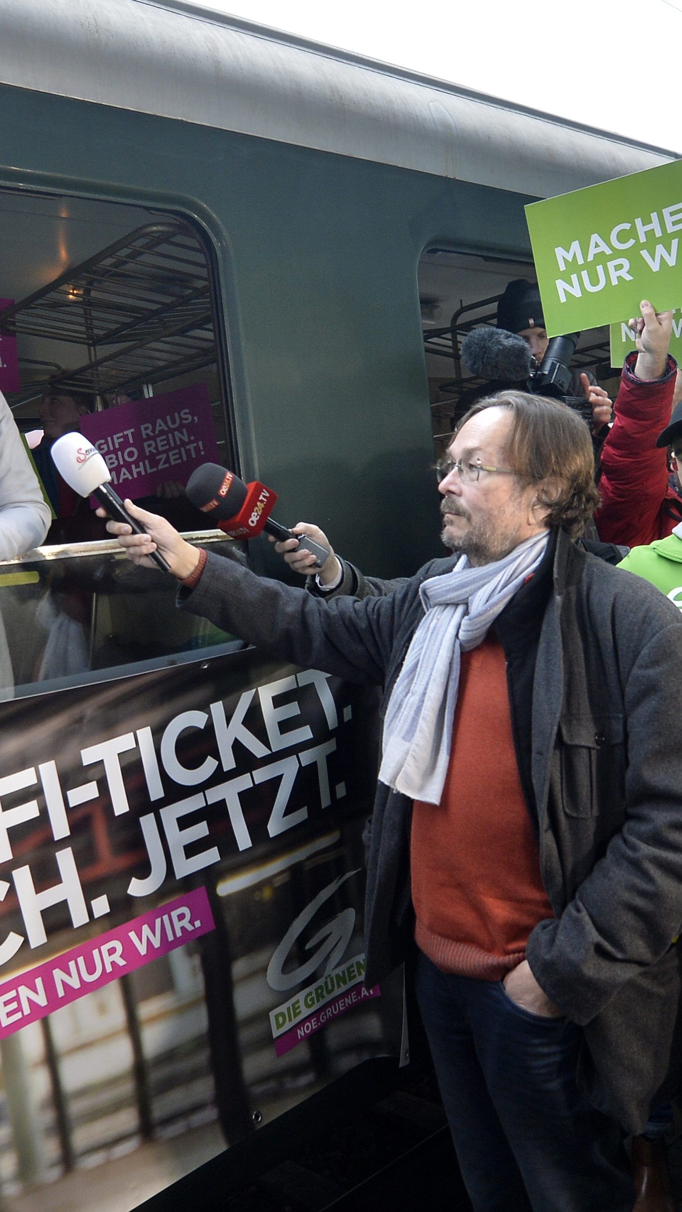 Die Grünen NÖ starteten mit einer Bahnfahrt in den Wahlkampf.