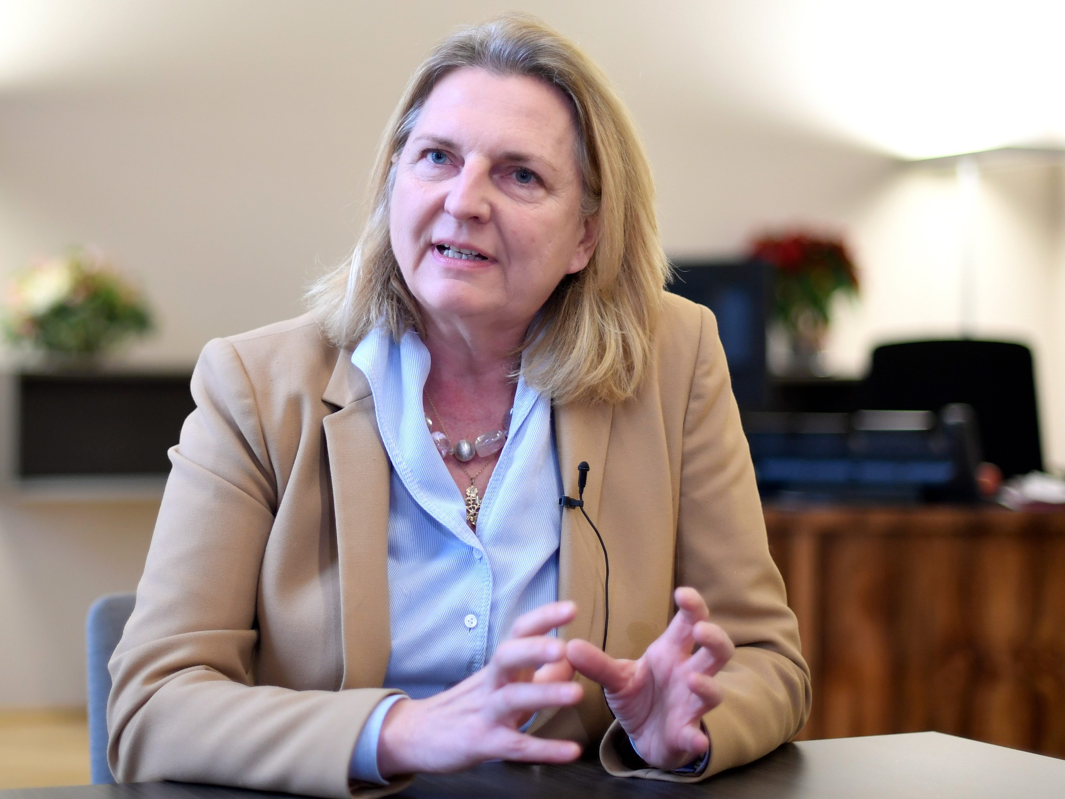 Außenministerin Kneissl unternimmt ihre erste Auslandsreise in die Slowakei