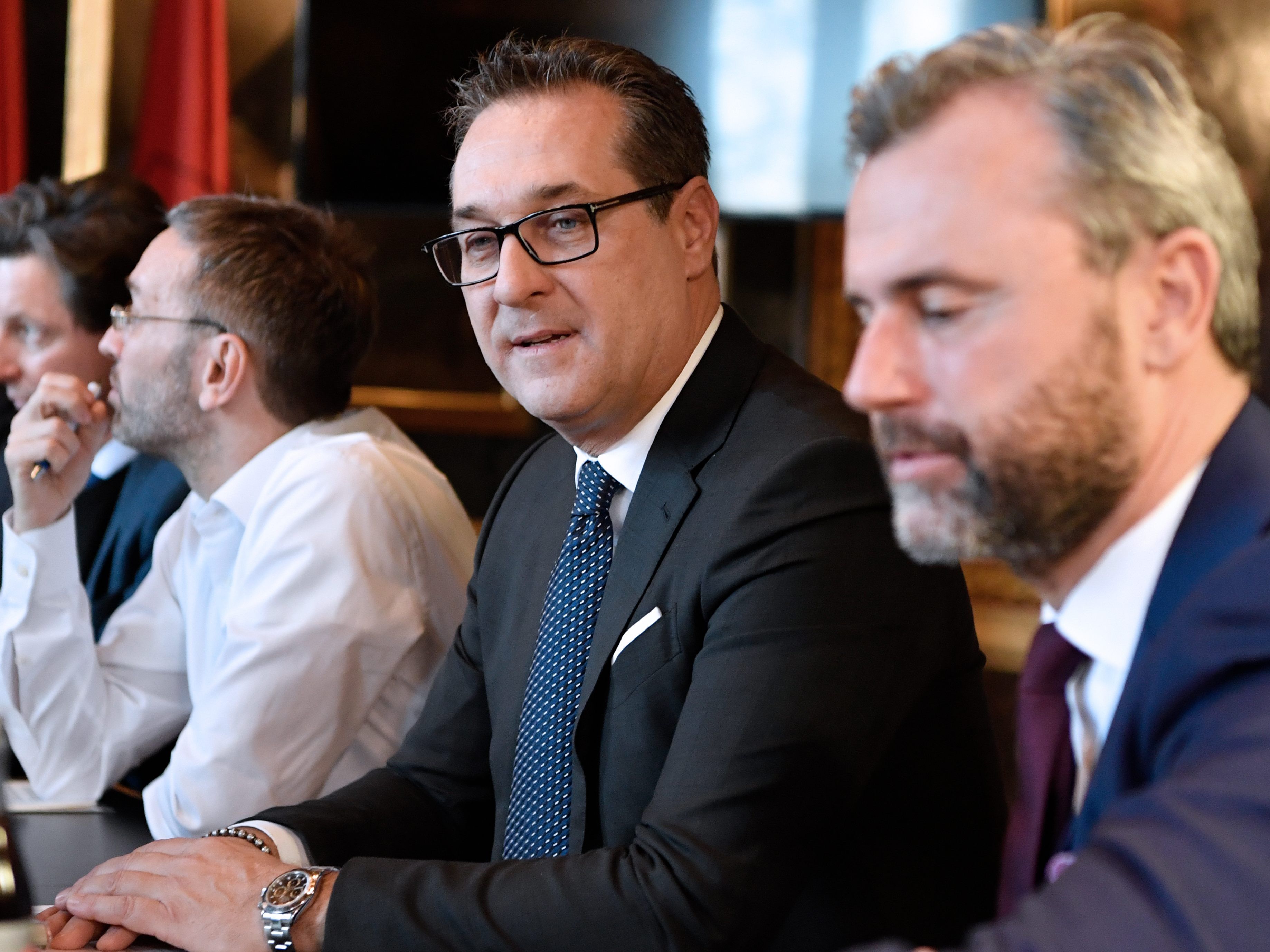 Ehemalige Team Stronach-Mitarbeiter sind nun unter anderem für Strache und Hofer tätig