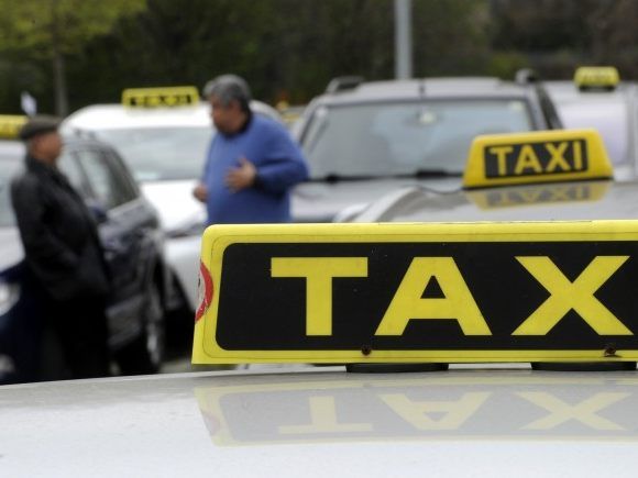 Der Taxilenker versuchte den 37-Jährigen festzuhalten. Der Taxilenker versuchte den 37-Jährigen festzuhalten.