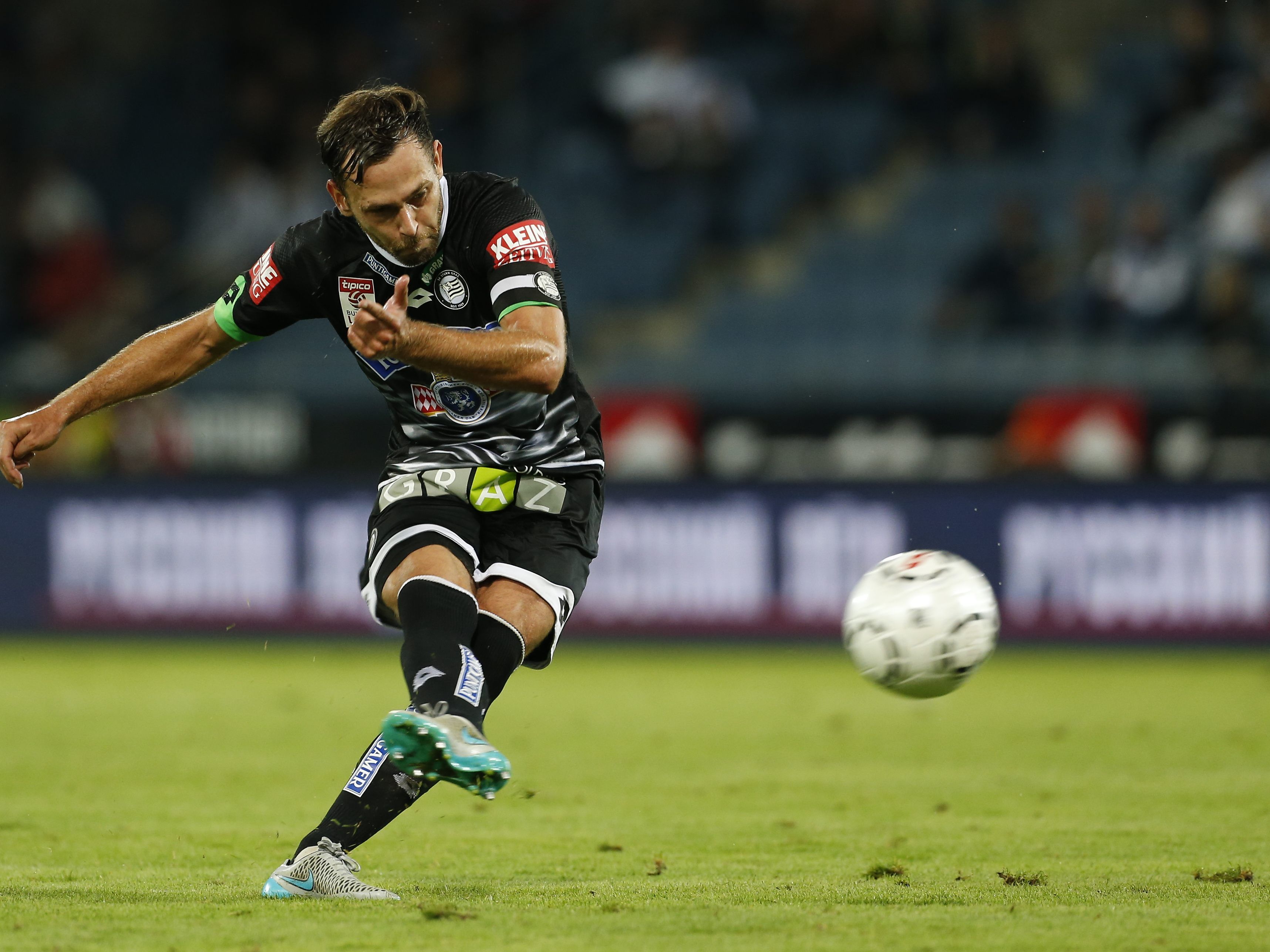 Michael Madl fällt verletzungsbedingt aus. Michael Madl fällt verletzungsbedingt aus.