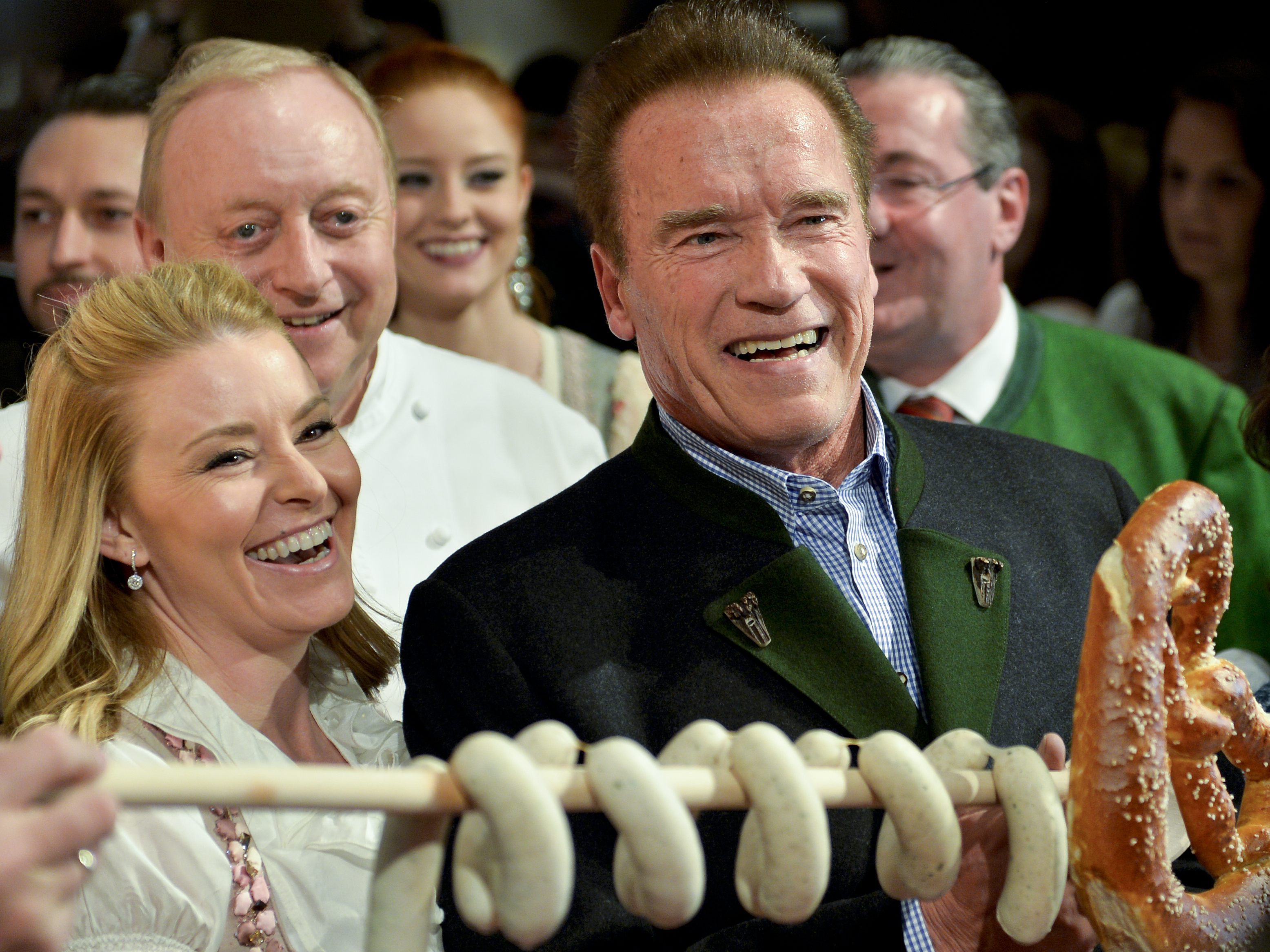 Arnie beim Weißwurst zuzeln. Arnie beim Weißwurst zuzeln.
