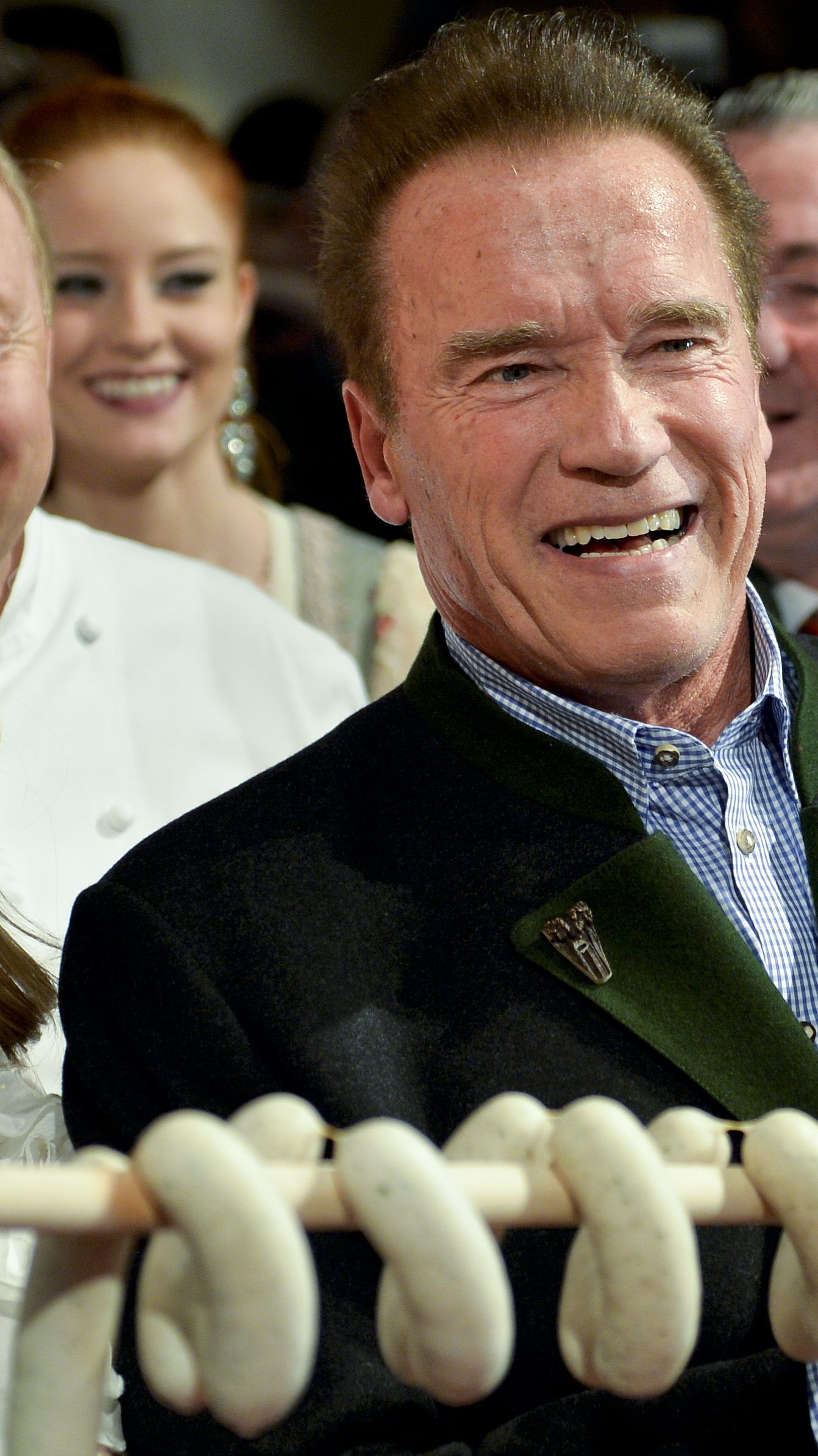 Arnie beim Weißwurst zuzeln.