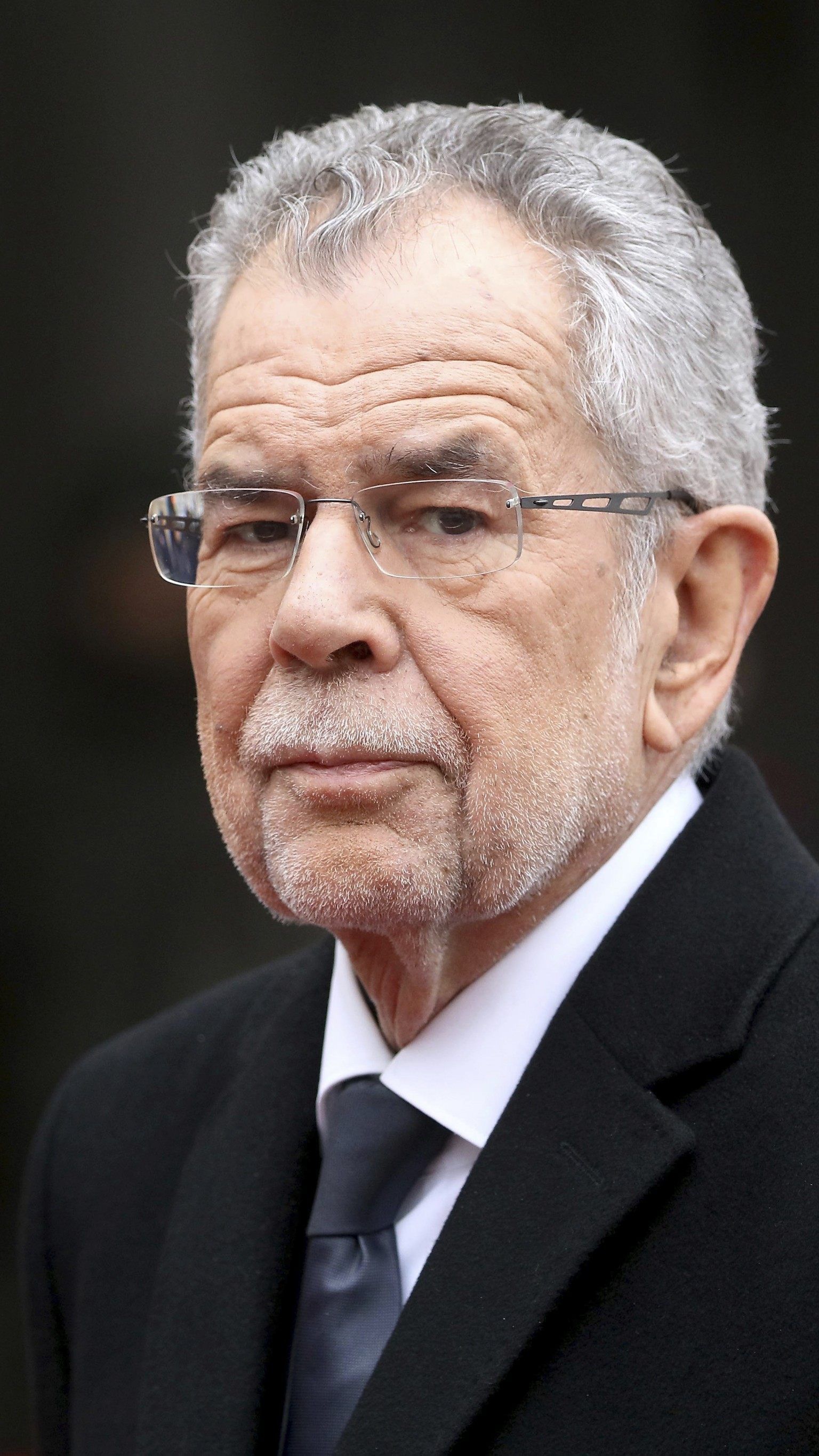 Van der Bellen übt scharfe Kritik an den Nazi-Liedern der Burschenschaft des FPÖ-Spitzenkandidaten Udo Landbauer.