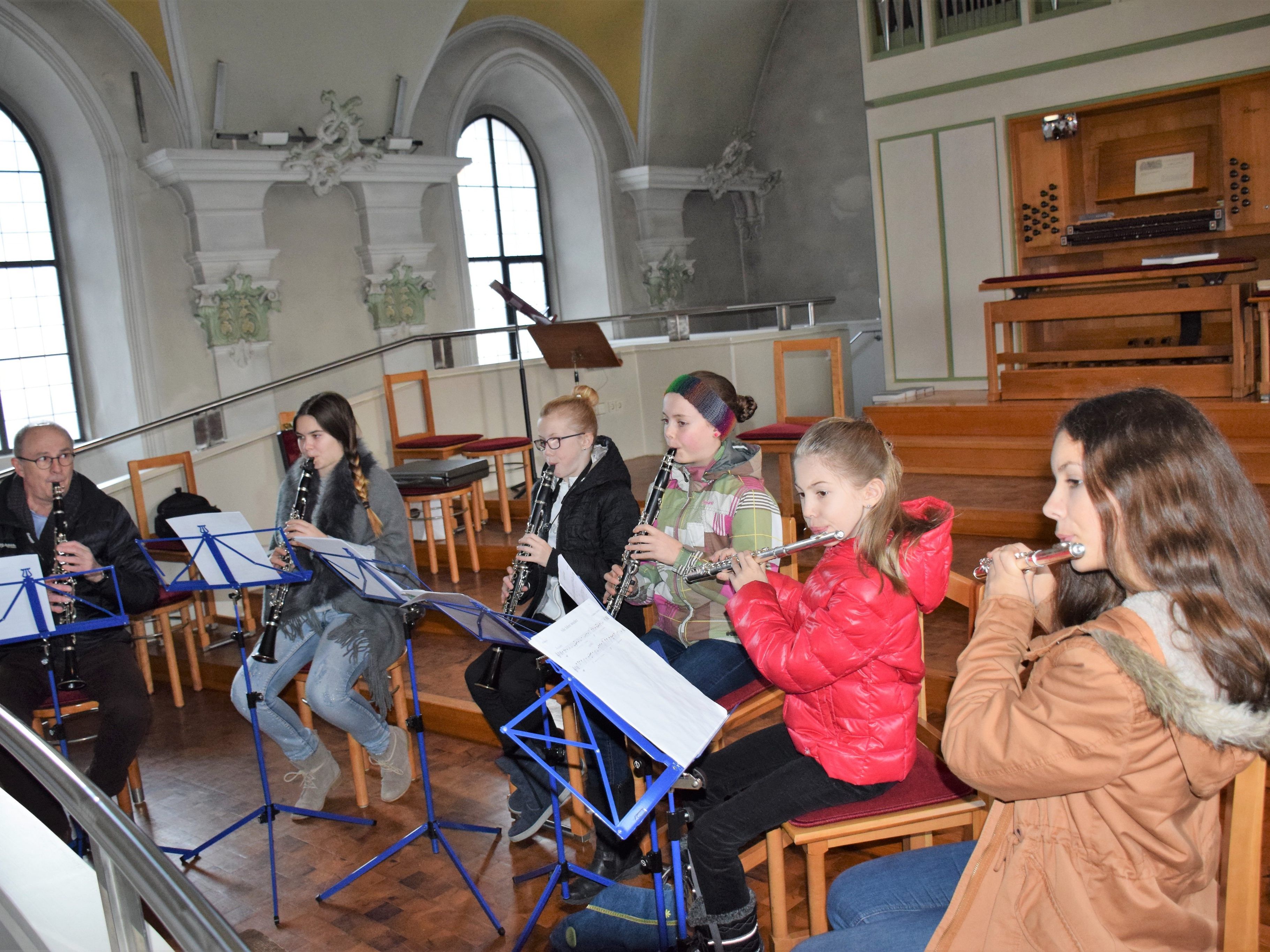 Ein Ensemble der Jugendmusik Nenzing gestaltete die Kindermette. Ein Ensemble der Jugendmusik Nenzing gestaltete die Kindermette.