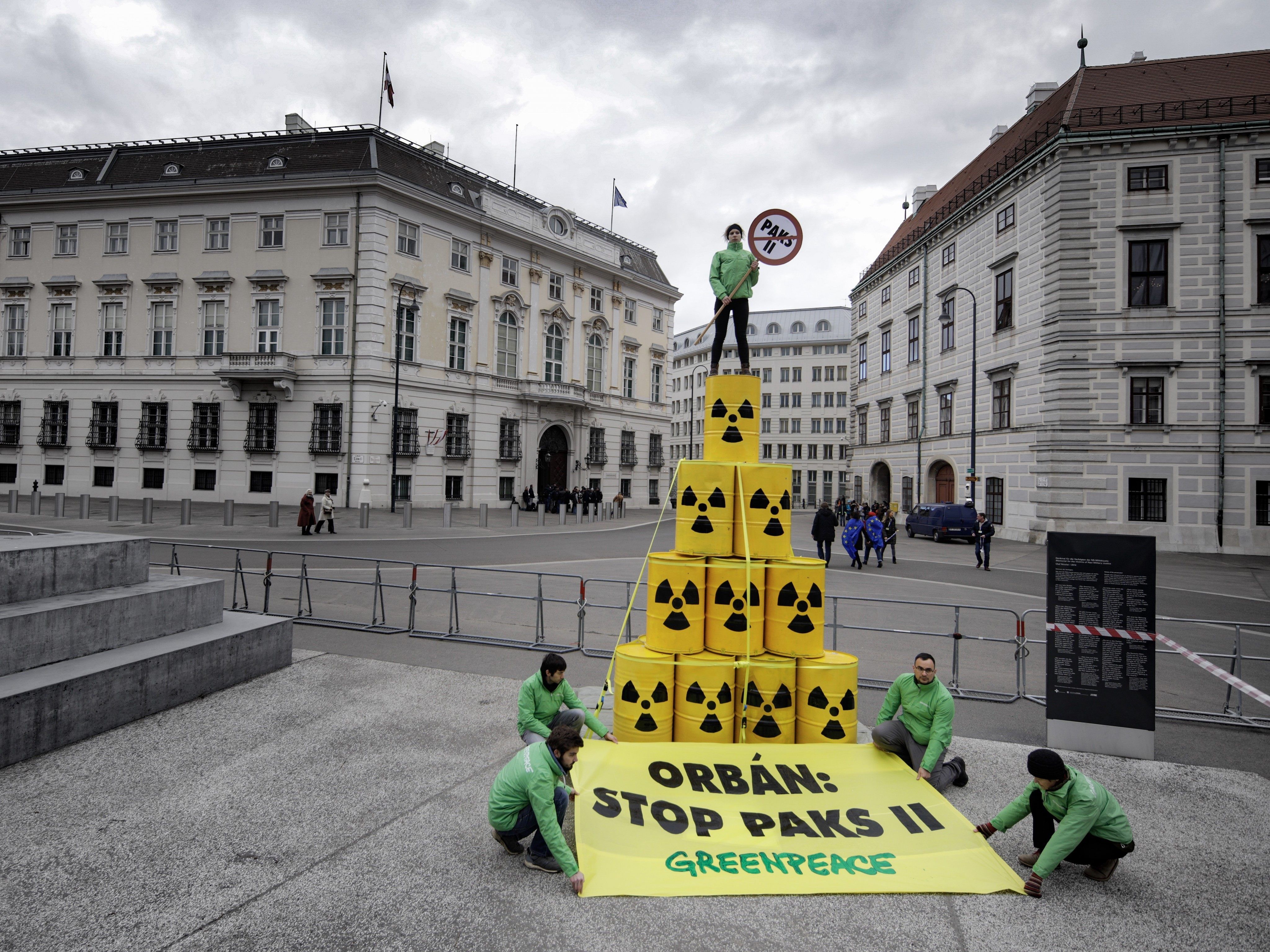 Aufsehen-erregender Protest seitens Greenpeace in der Wiener Innenstadt