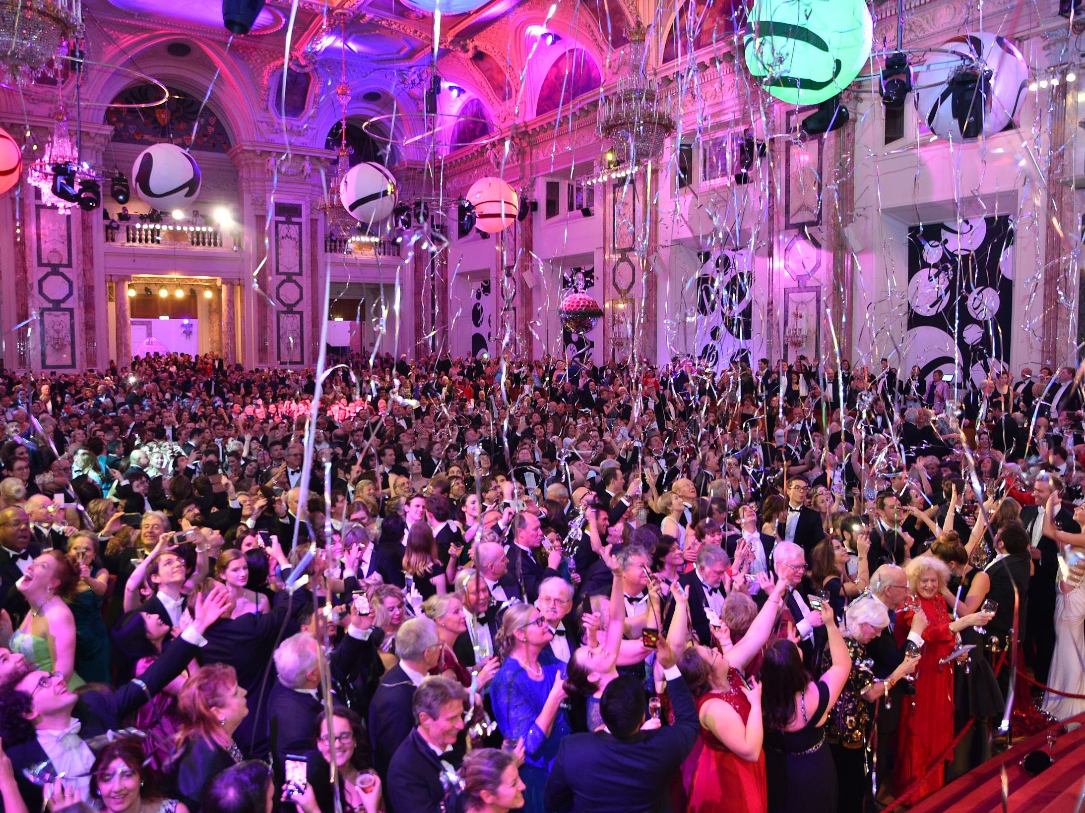 Bei Silvesterball in der Hofburg wurde stilvoll gefeiert