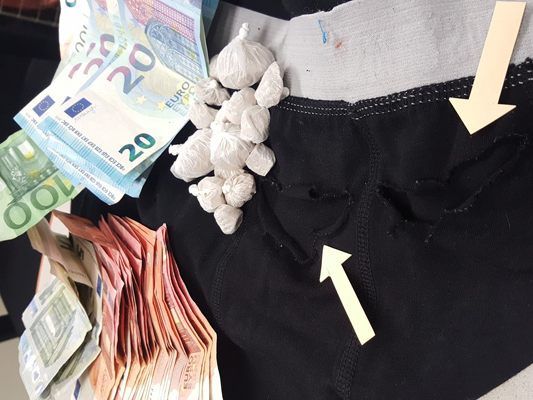 Mithilfe dieser Unterhose wurde am Westbahnhof gedealt Mithilfe dieser Unterhose wurde am Westbahnhof gedealt