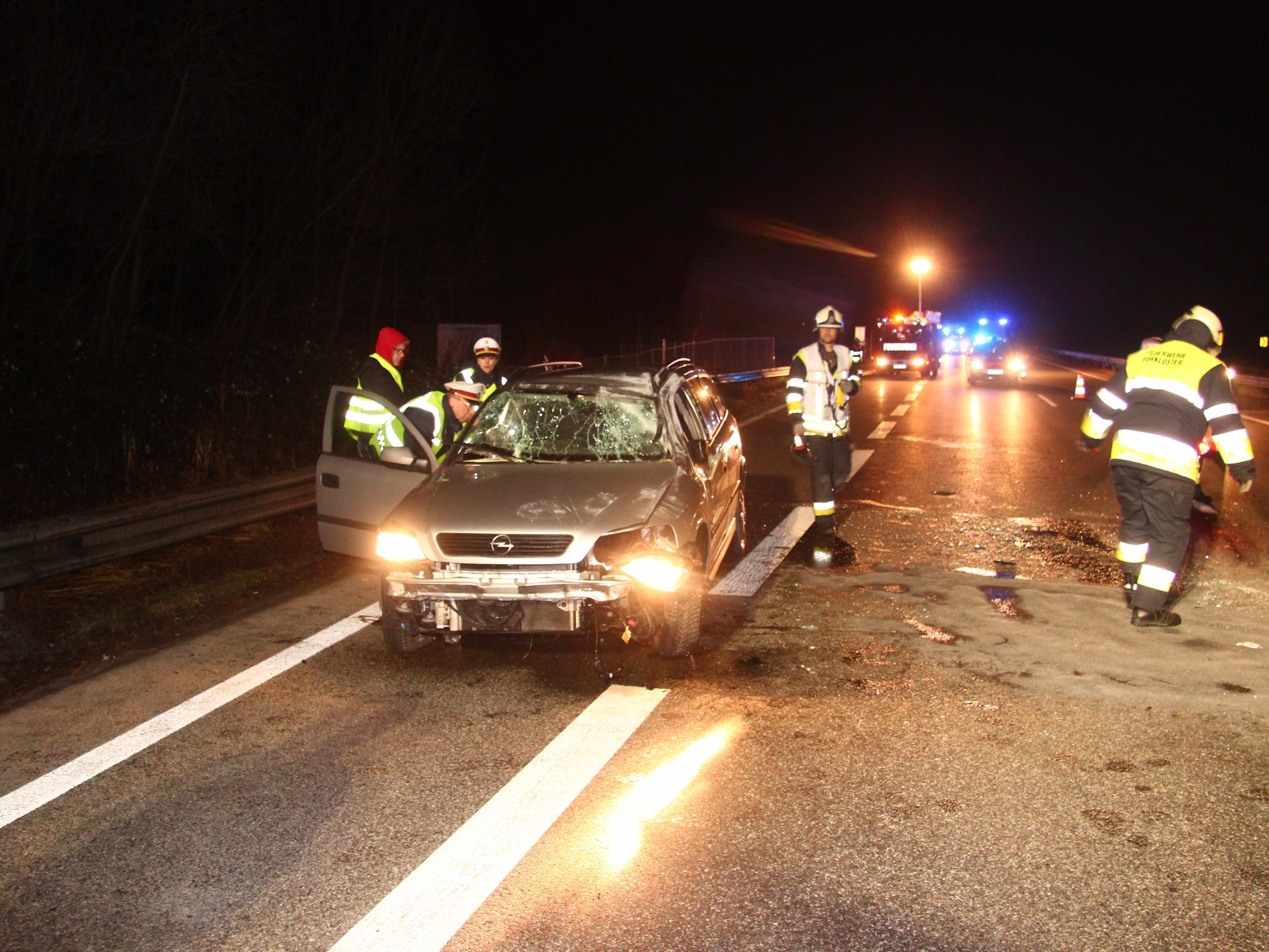 Der 26-jährige Lenker kam mit leichten Verletzungen davon.
