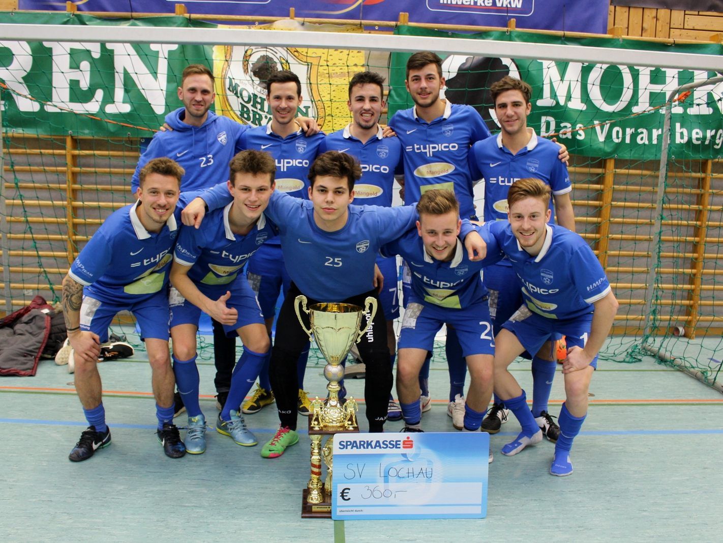SV typico Lochau beim 22. Hallenmasters-Turnier 2018 in Wolfurt: Alexander Rundstuck, Matthias Hänsler, Sandro Eichhübl, Kevin Prantl und Patrick Prantl (vorne); Marcel Praml, Fabian Fink, Robin Lhotzky, Fabio Feldkircher und Julian Reiner (hinten). SV typico Lochau beim 22. Hallenmasters-Turnier 2018 in Wolfurt: Alexander Rundstuck, Matthias Hänsler, Sandro Eichhübl, Kevin Prantl und Patrick Prantl (vorne); Marcel Praml, Fabian Fink, Robin Lhotzky, Fabio Feldkircher und Julian Reiner (hinten).