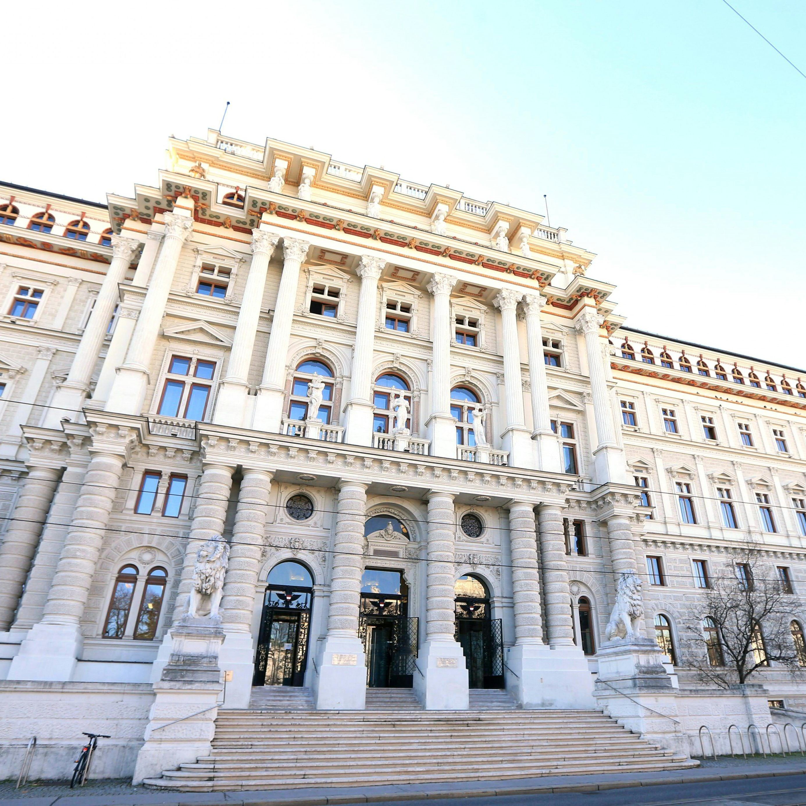 Laut Oberlandericht Wien benachteiligt der Banken-KV Pensionisten bestimmter Jahrgänge.