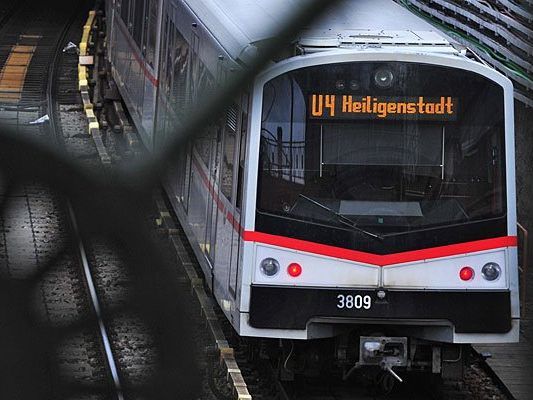 Im Frühverkehr der Wiener U4 kam es zu einer Betriebsstörung.