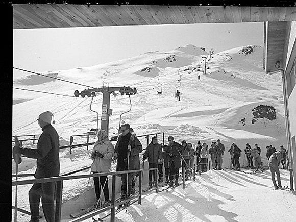 Robert Gross referiert zum Thema „Beschleunigte Berge. Ein umwelthistorischer Blick in die Geschichte des Wintertourismus in Vorarlberg“.