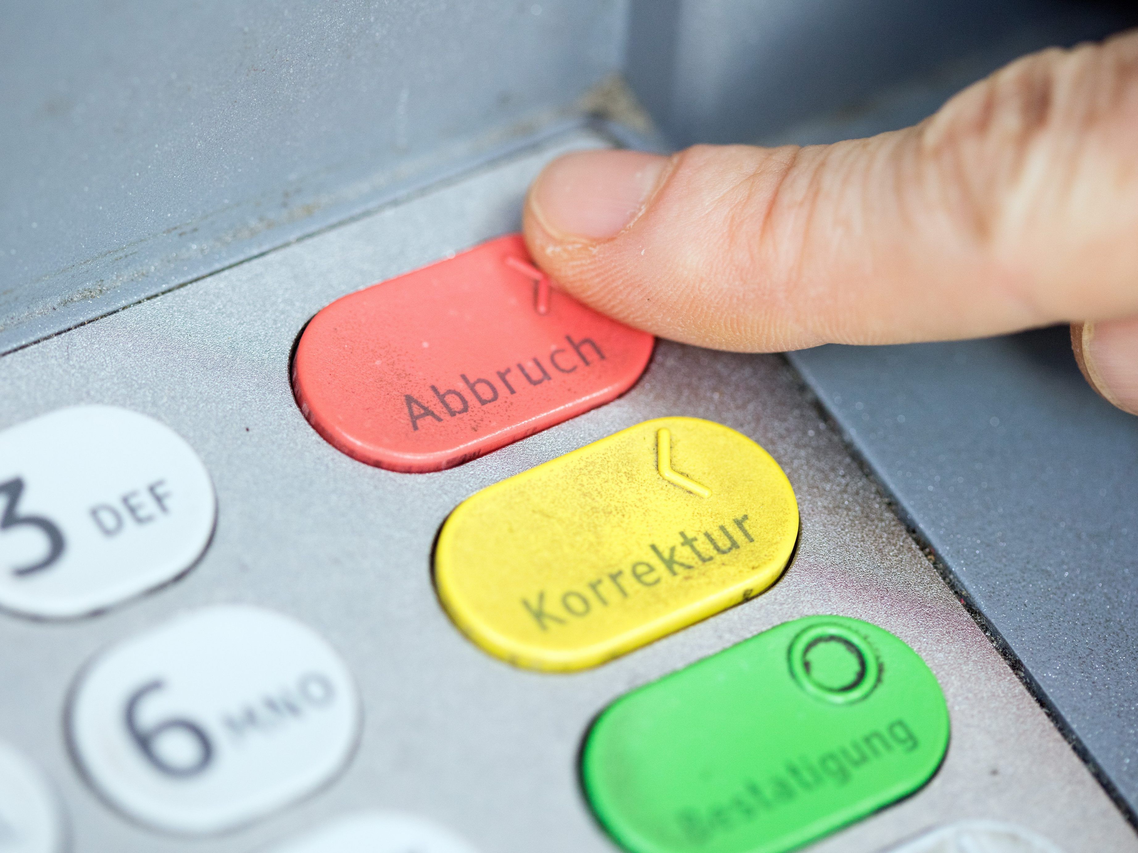 Das kontaktolose Zahlen mit Bankomatkarte hat in Österreich zugenommen.