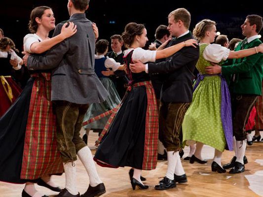Im Austria Center Vienna versammeln sich wieder die Volkstänzer.