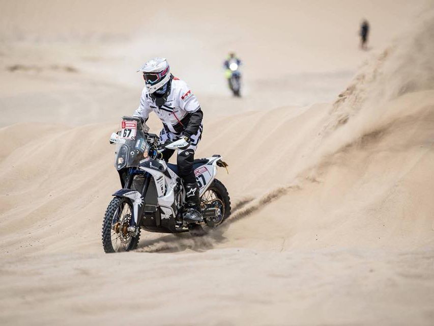 Der Oberländer Markus Berthold kämpft sich bei der Rallye Dakar momentan mit seinem Motorrad durch den Sand von Peru.