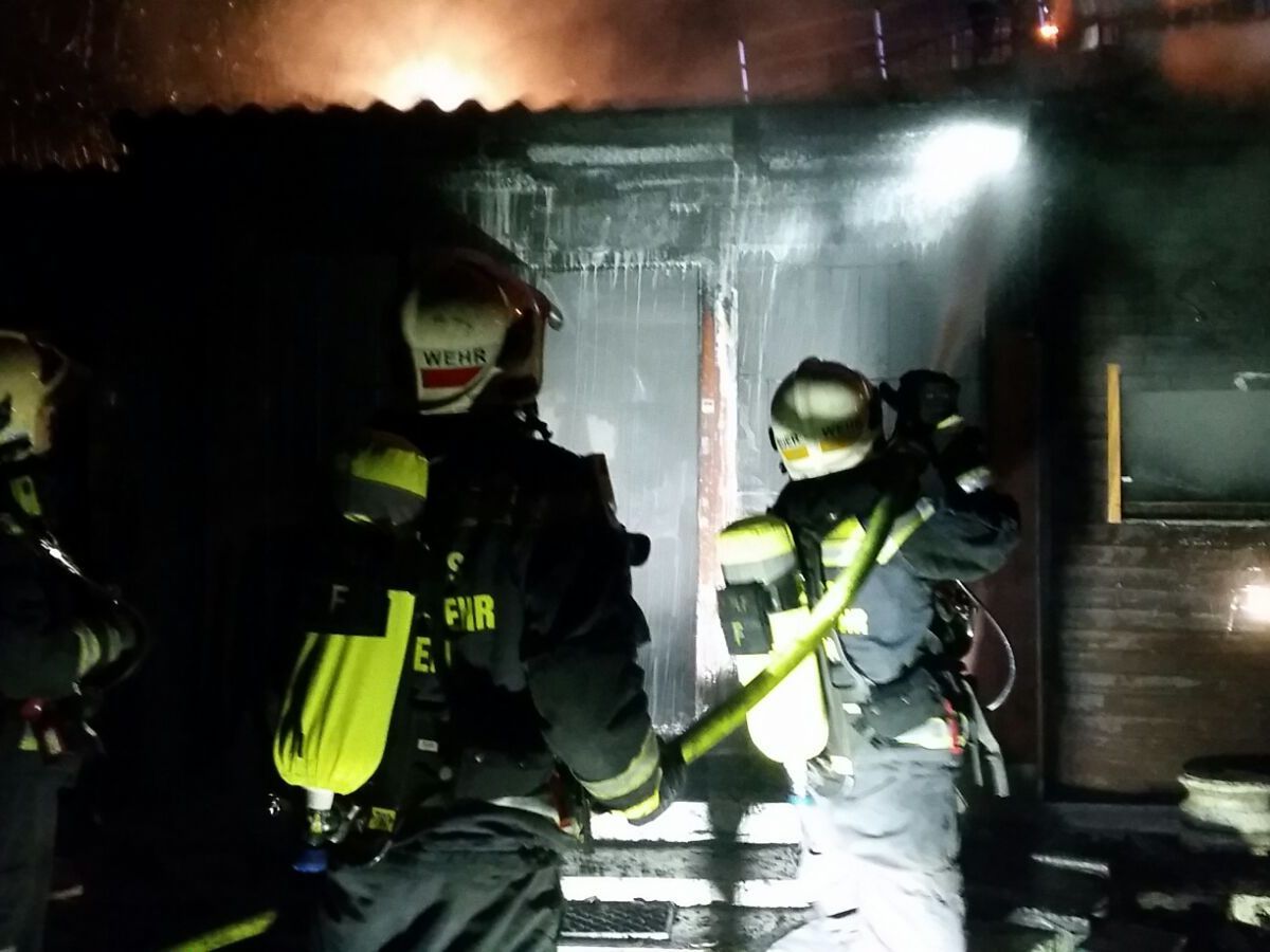 Der Brand im Kleingartenverein wurde in den frühen Morgenstunden gelöscht.