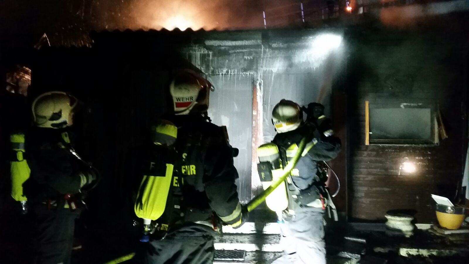 Der Brand im Kleingartenverein wurde in den frühen Morgenstunden gelöscht.