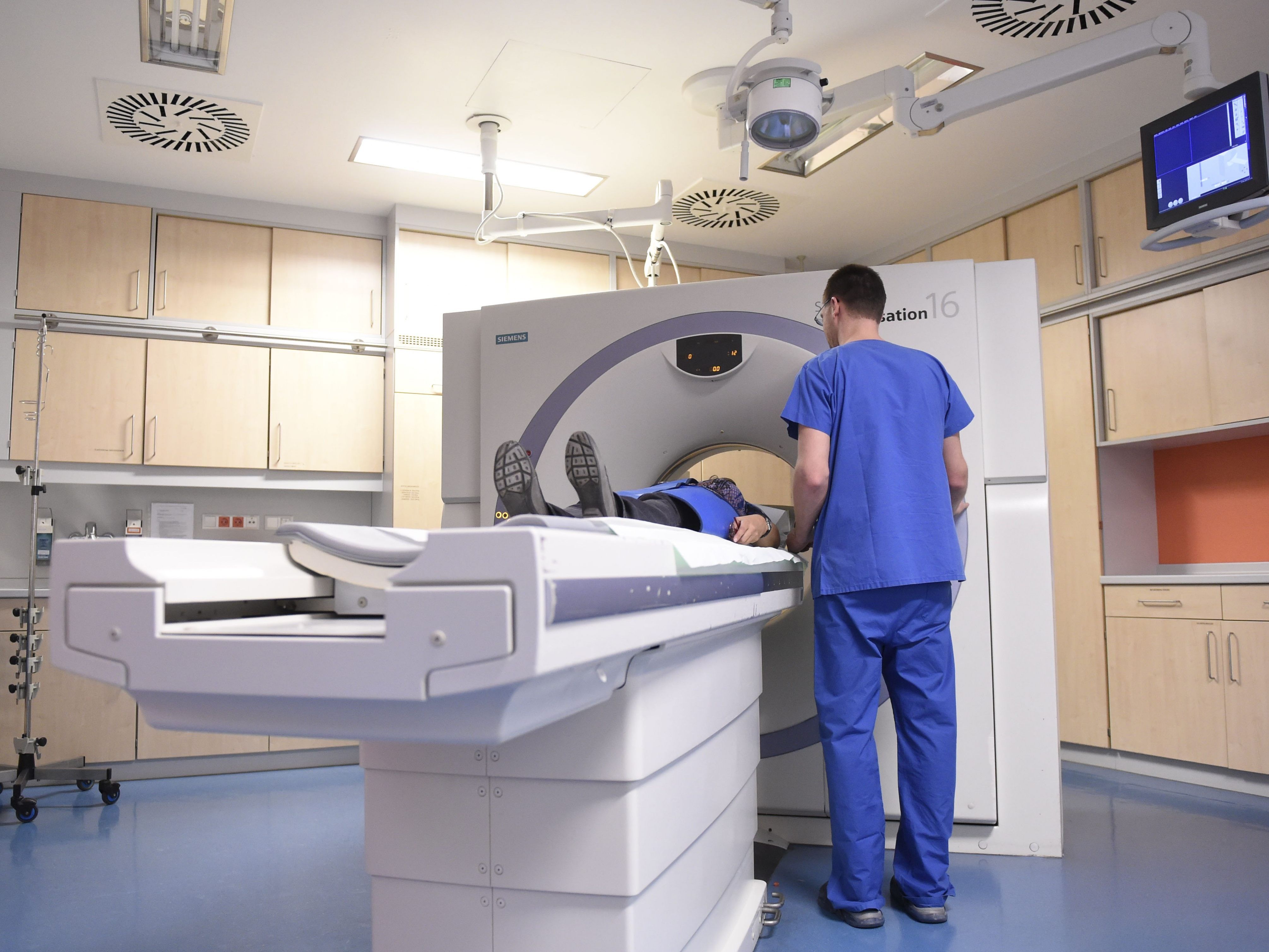 Wer in Wien in Zukunft eine MR- oder CT-Analyse machen will, muss nicht mehr mit wochenlangen Wartezeiten rechnen. Wer in Wien in Zukunft eine MR- oder CT-Analyse machen will, muss nicht mehr mit wochenlangen Wartezeiten rechnen.