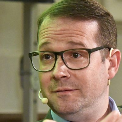 Die NEOS werfen den Grünen einen "Griff in den Schmutzkübel" vor.