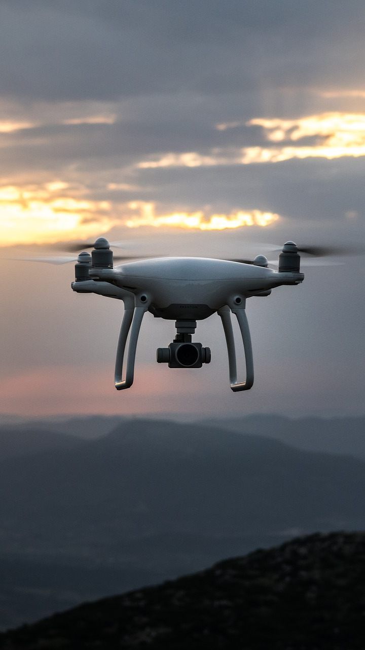 Drohnen fliegen in Österreich nicht zu oft - wegen strikter Bürokratie und hohen Strafen.