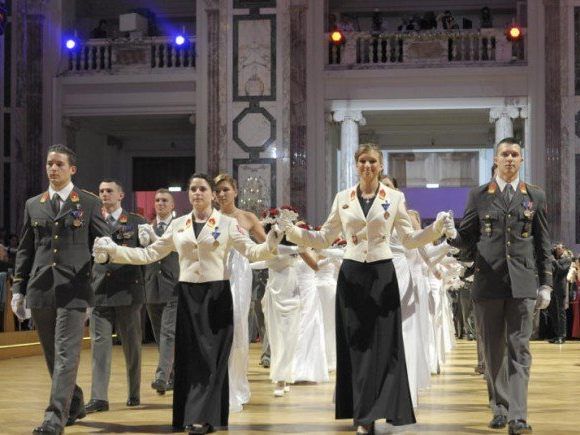Das österreichische Bundesheer lädt zum Ball der Offiziere in die Wiener Hofburg.