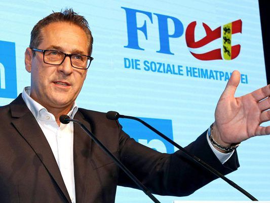 FPÖ-Chef Strache stellt klar, dass weder in der FPÖ noch am Akademikerball Platz für Antisemitismus sei.