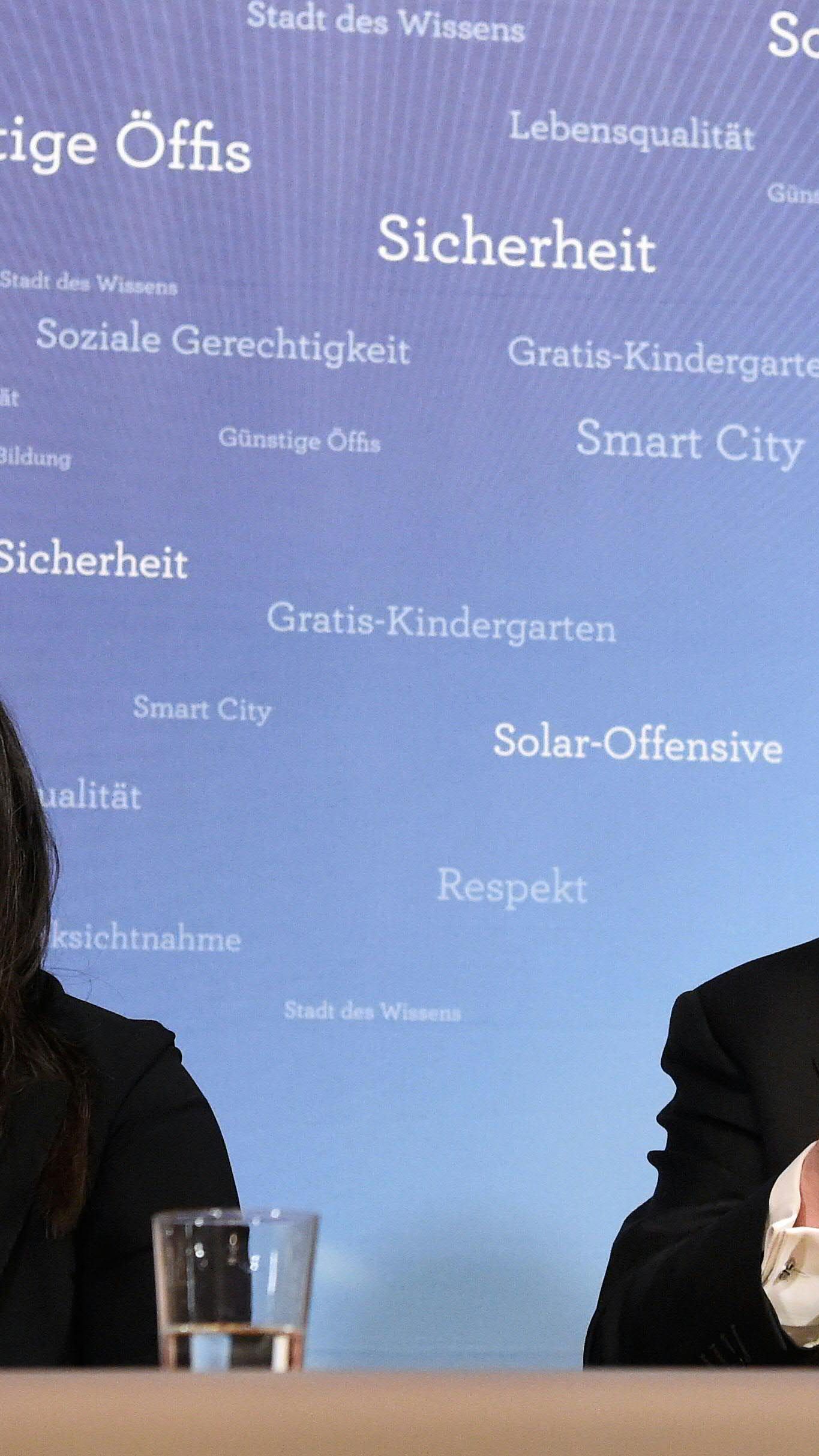 Die rot-grüne Stadtregierung will streng gegen die "Holocaust-Verhöhnung" vorgehen.