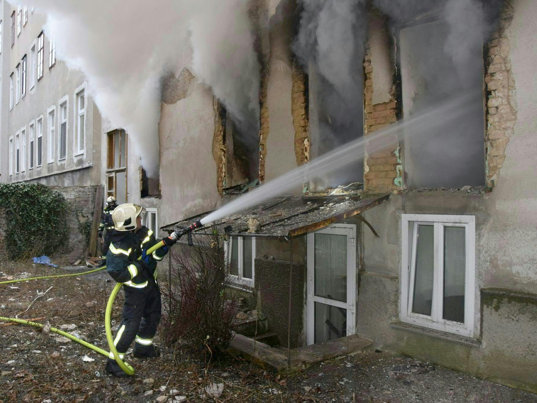 Das Haus in der Hernalser Hauptstraße erlitt bei der Gasexplosion schwere Schäden.