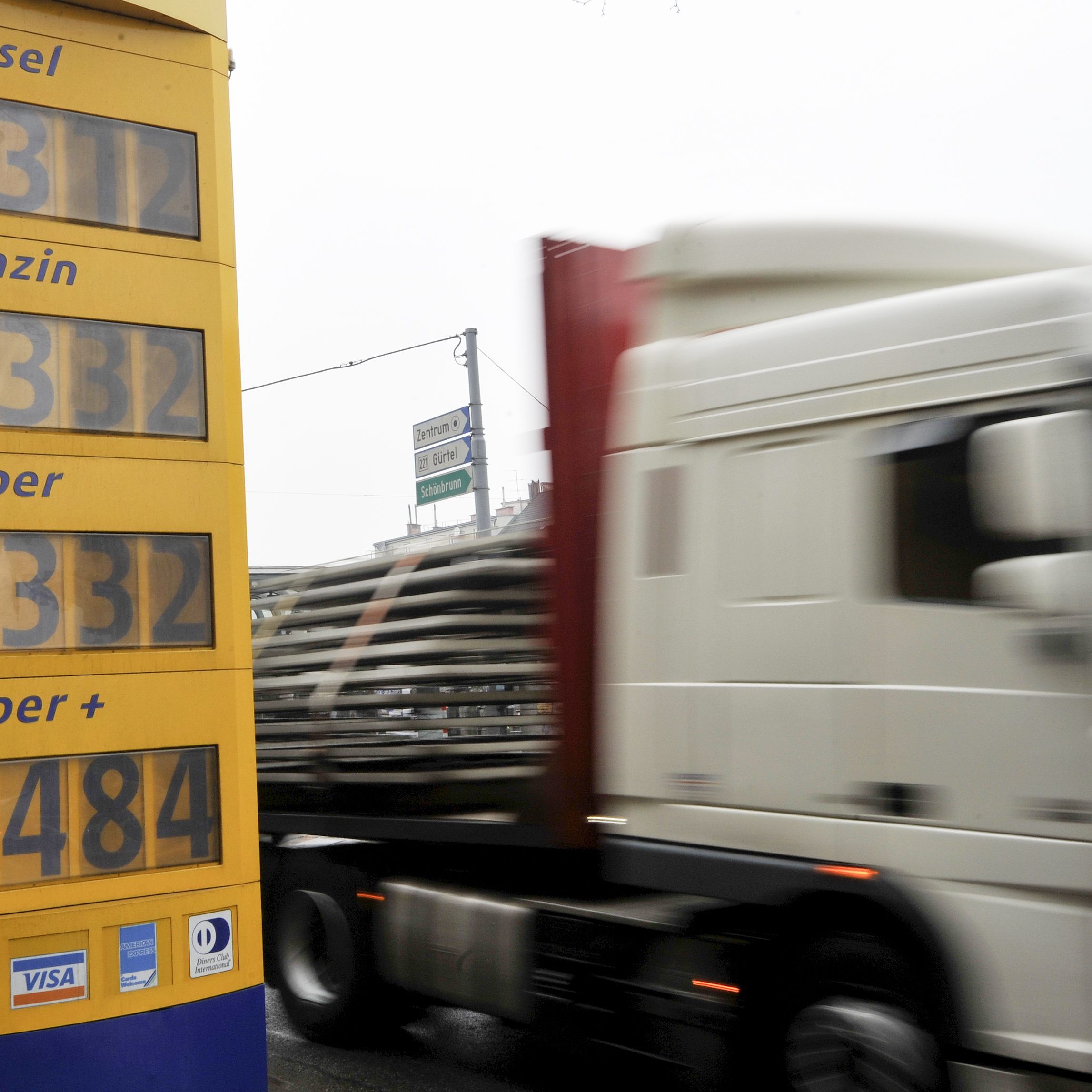 Die Inflation in Österreich wurde vor allem durch die Spritpreise getrieben.