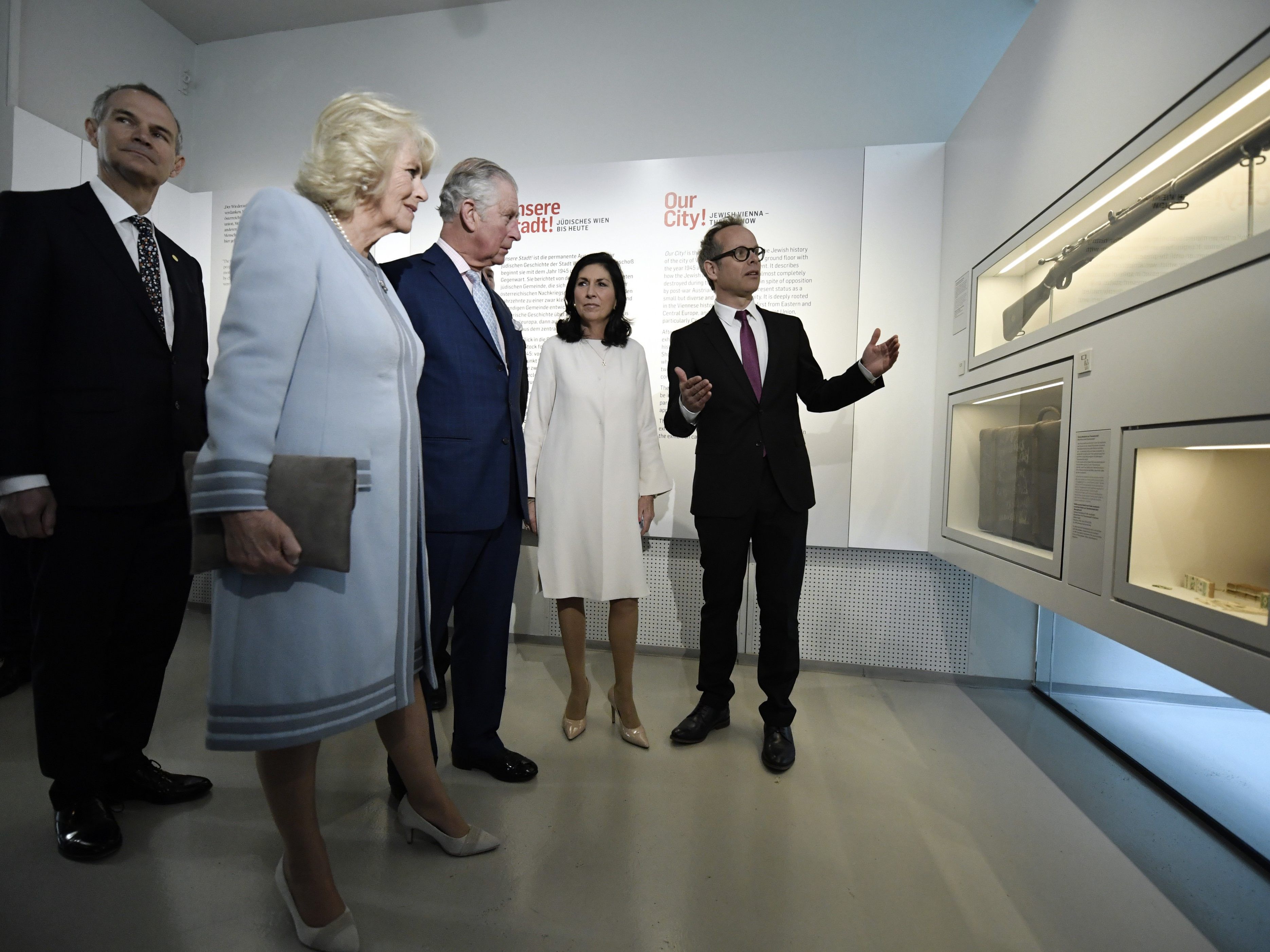Die wohl bekanntesten Besucher des Jüdischen Museums im letzten Jahr: Prinz Charles mit Camilla.