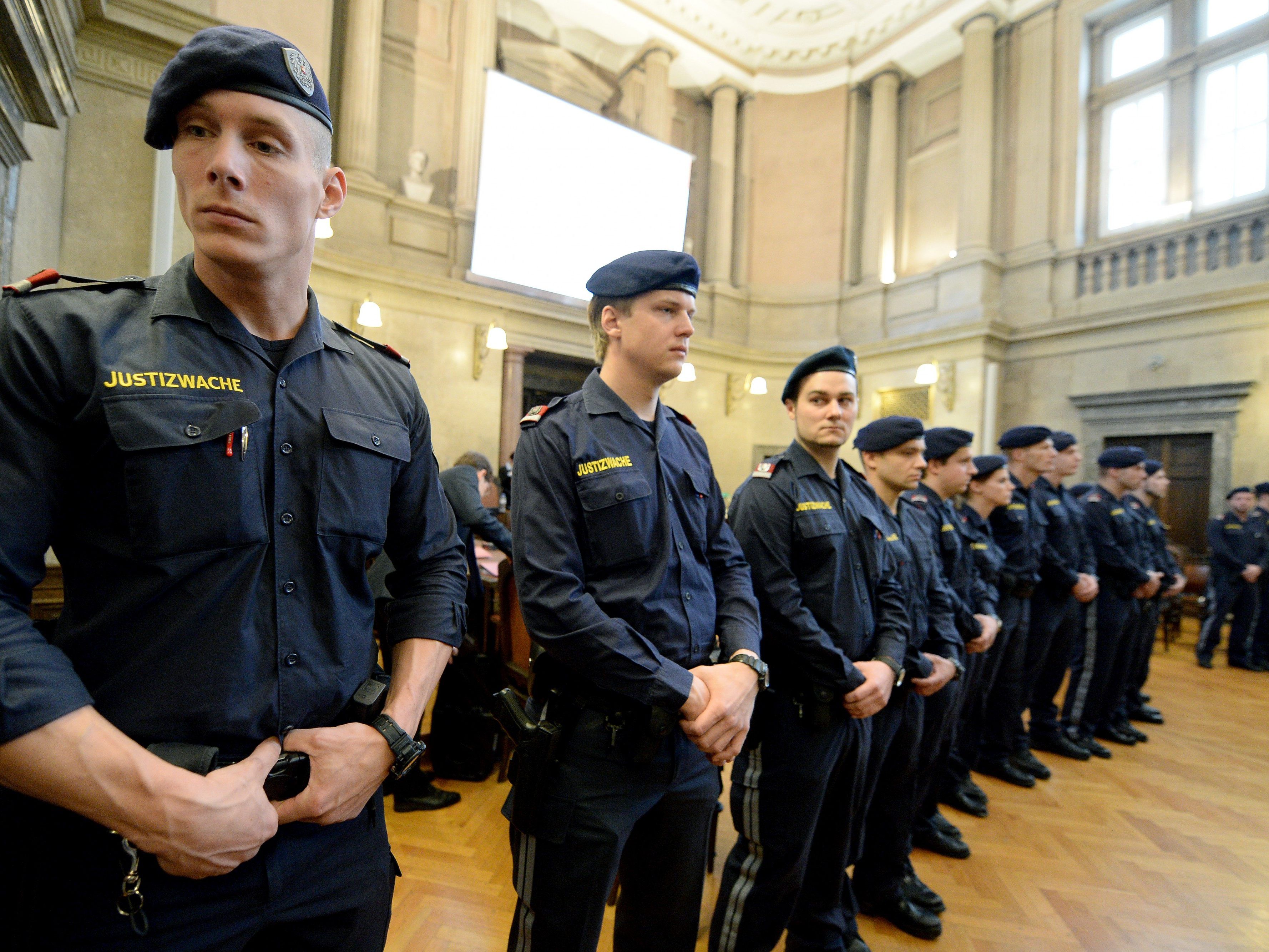 Österreich braucht Justizwächter. Alleine 14 Stellen müssen in Wien besetzt werden.