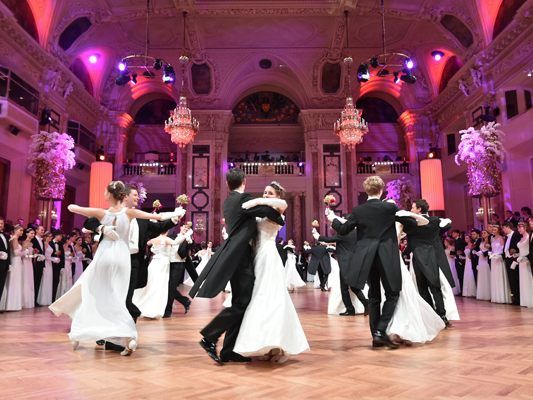 Beim 61. Kaffeesiederball wurde glanzvoll durch den Abend gefeiert