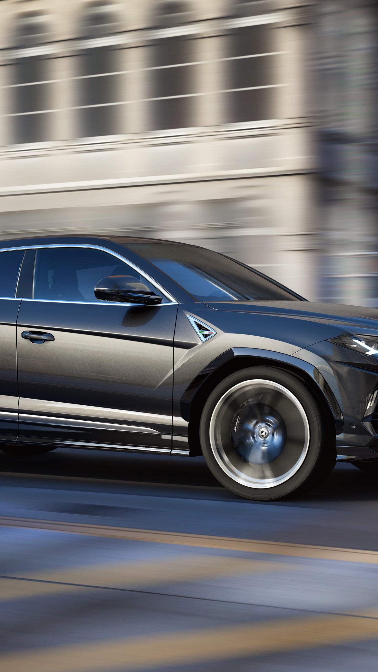 Lamborghini stellte den neuen SUV der Luxusmarke vor.